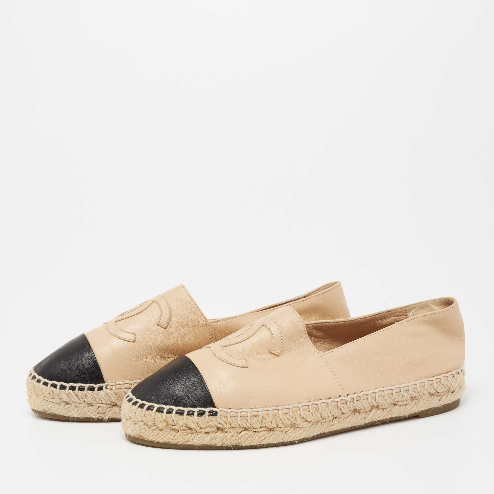 

Chanel Beige/Black Leather CC Cap Toe Espadrille Flats Size