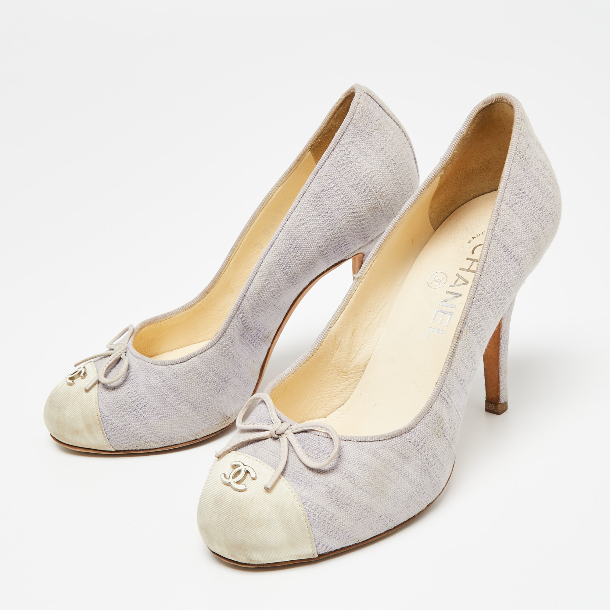 

Chanel Purple/Cream Canvas And Fabric Bow CC Cap Toe Pumps Size
