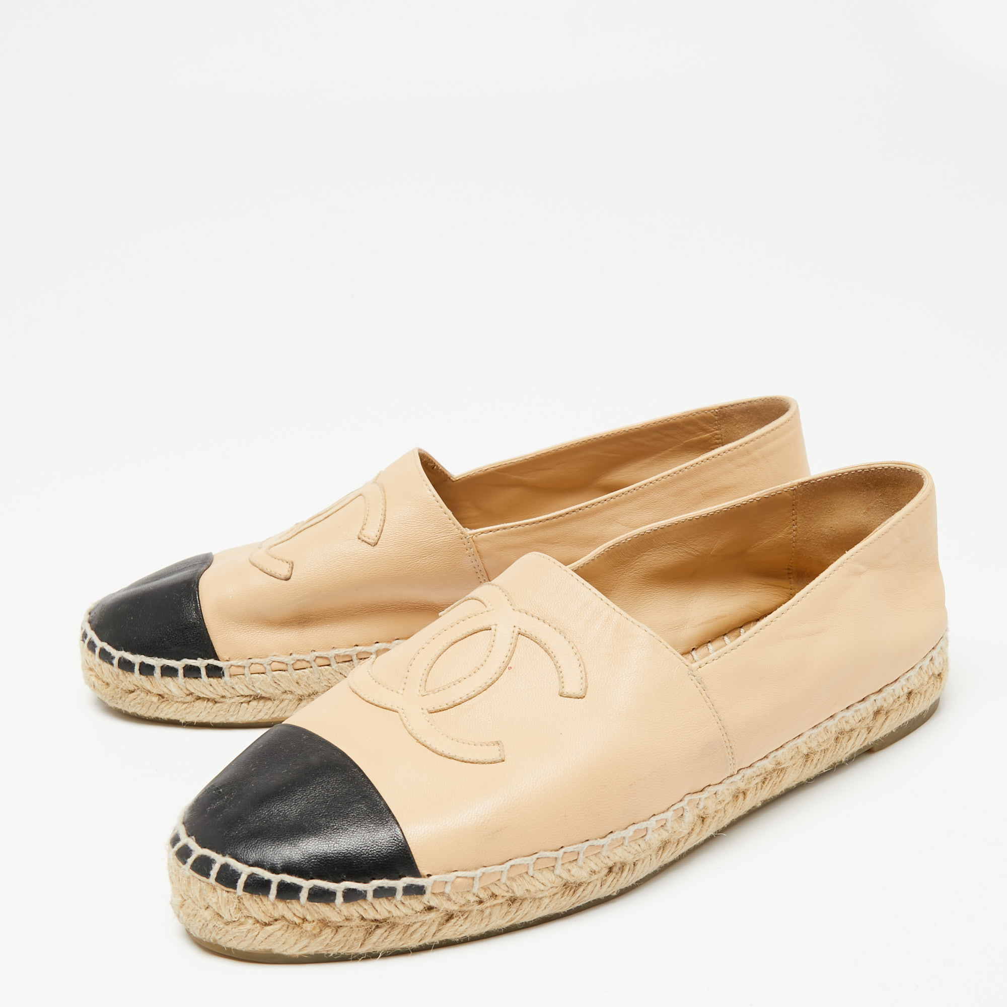 

Chanel Beige/Black Leather CC Cap Toe Espadrille Flats Size