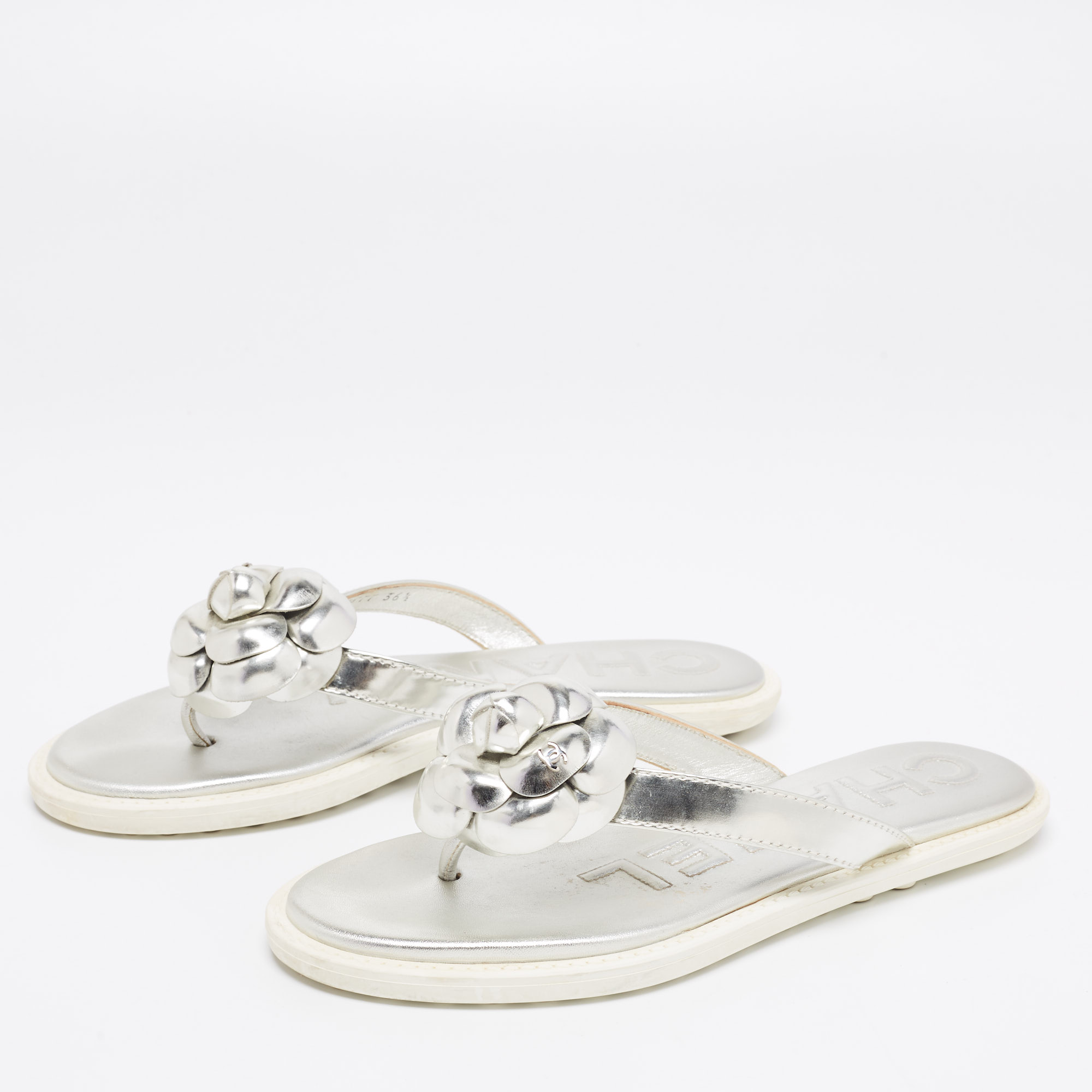 

Chanel Metallic Silver Leather CC Camellia Flat Flip Flop Thong Sandals Size