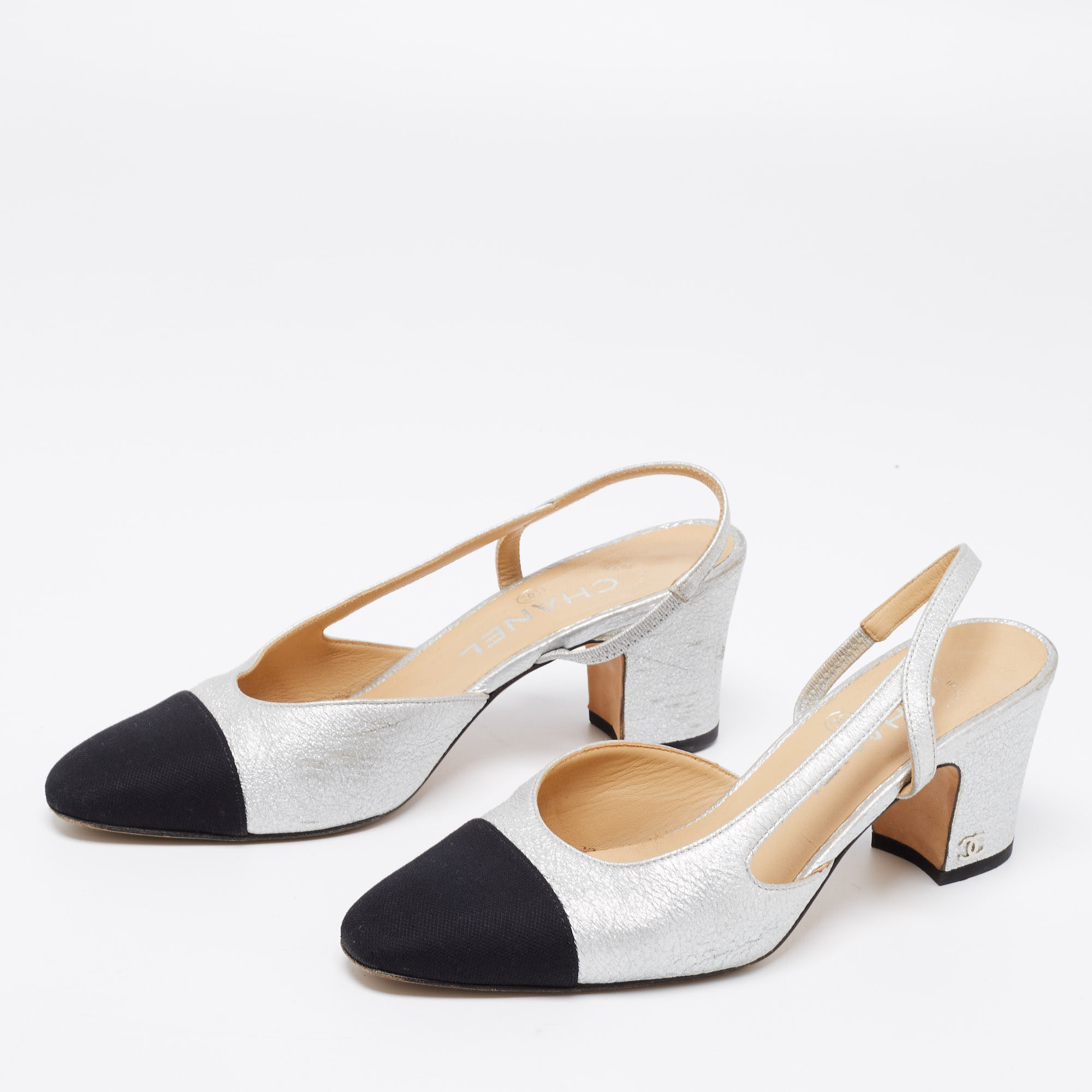 

Chanel Silver/Black Leather and Fabric Cap Toe Slingback Sandals Size