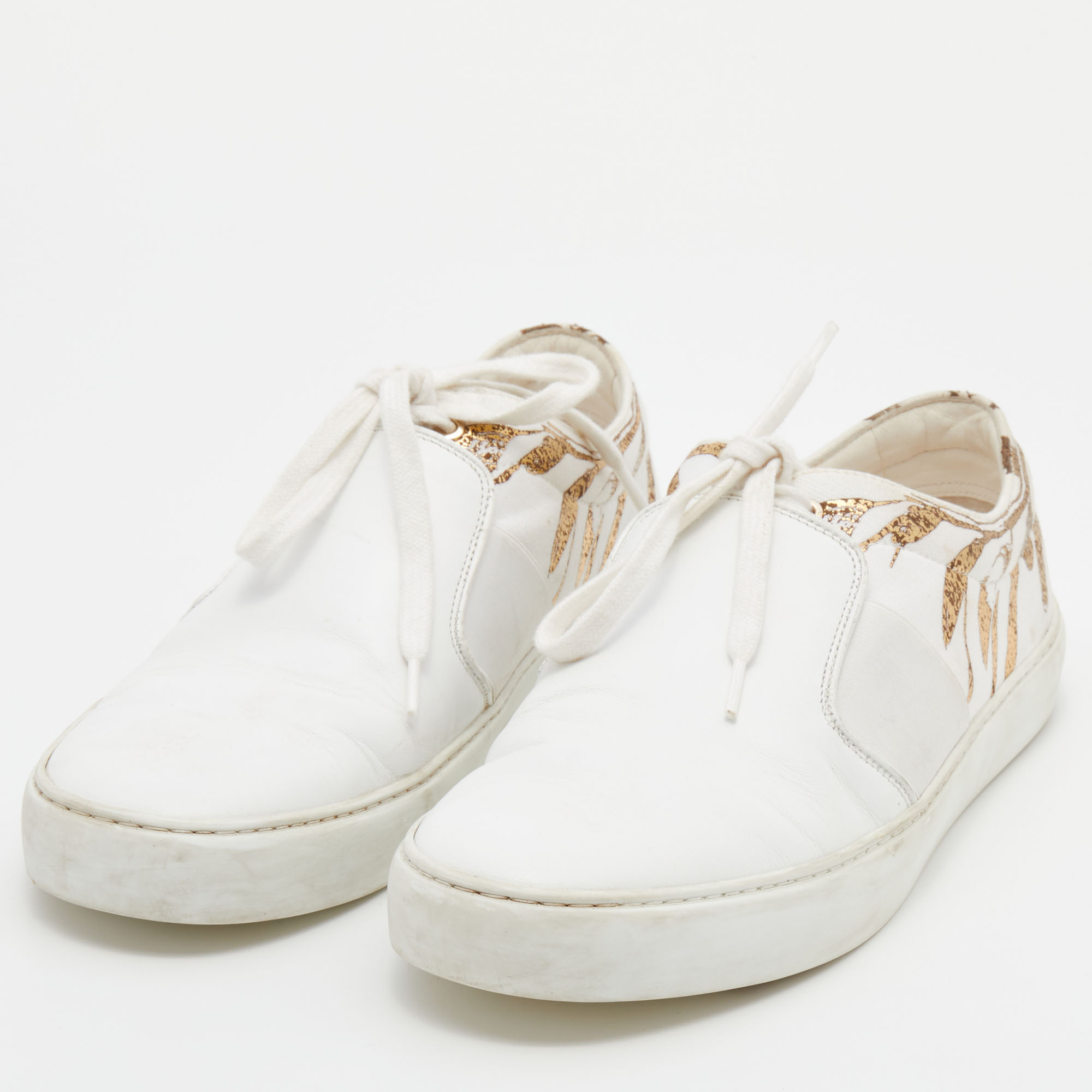 

Chanel White Leather And Canvas CC Low Top Sneakers Size