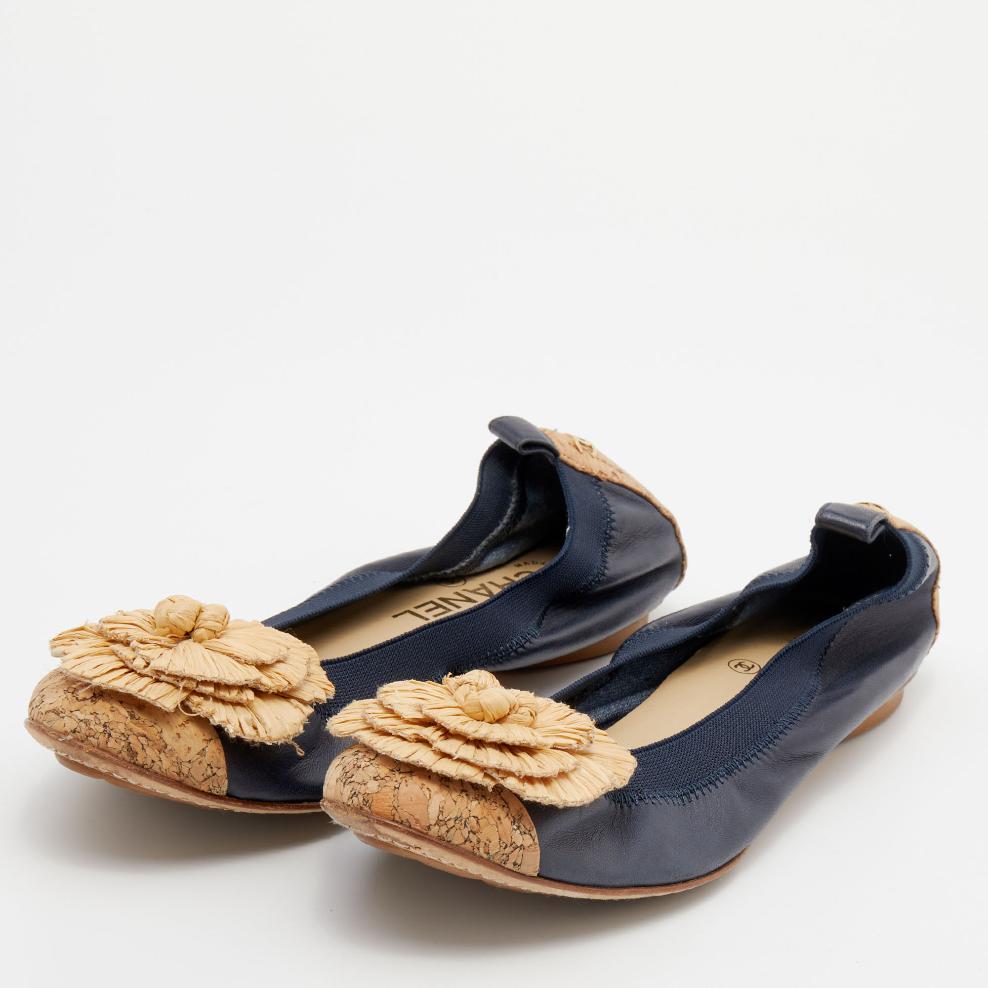 

Chanel Blue/Beige Leather And Raffia Camellia Ballet Flats Size