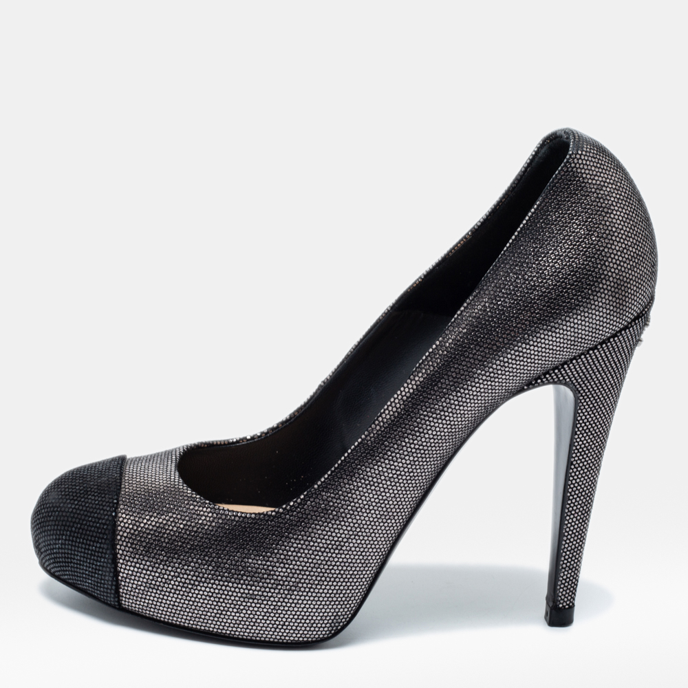 

Chanel Light Silver/Black Textured Suede CC Round Toe Pumps Size