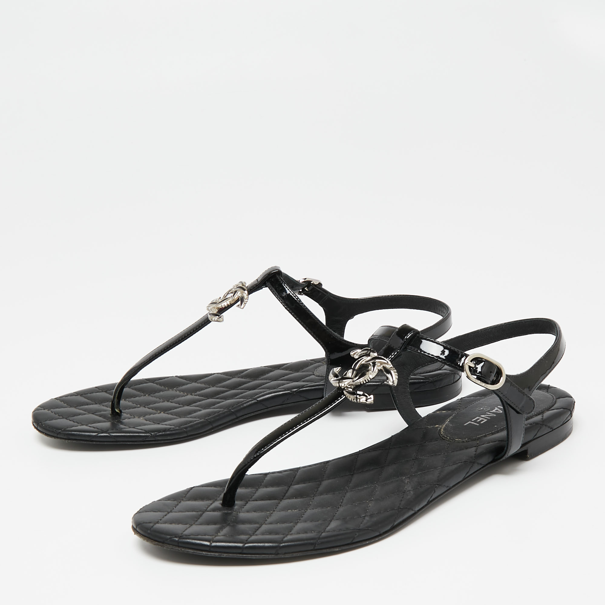 

Chanel Black Patent Leather CC Thong Flat Sandals Size