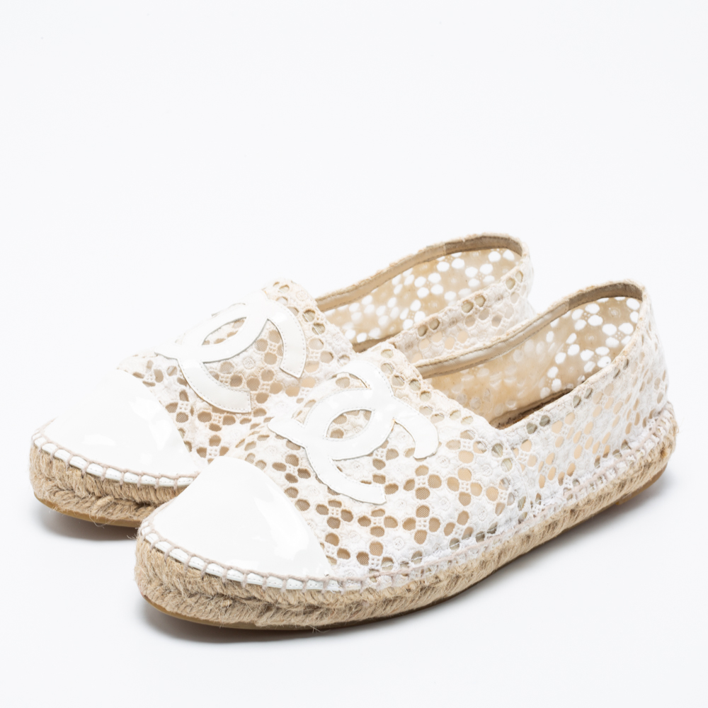 

Chanel Off White Lace and Patent Leather CC Cap-Toe Flat Espadrilles Size