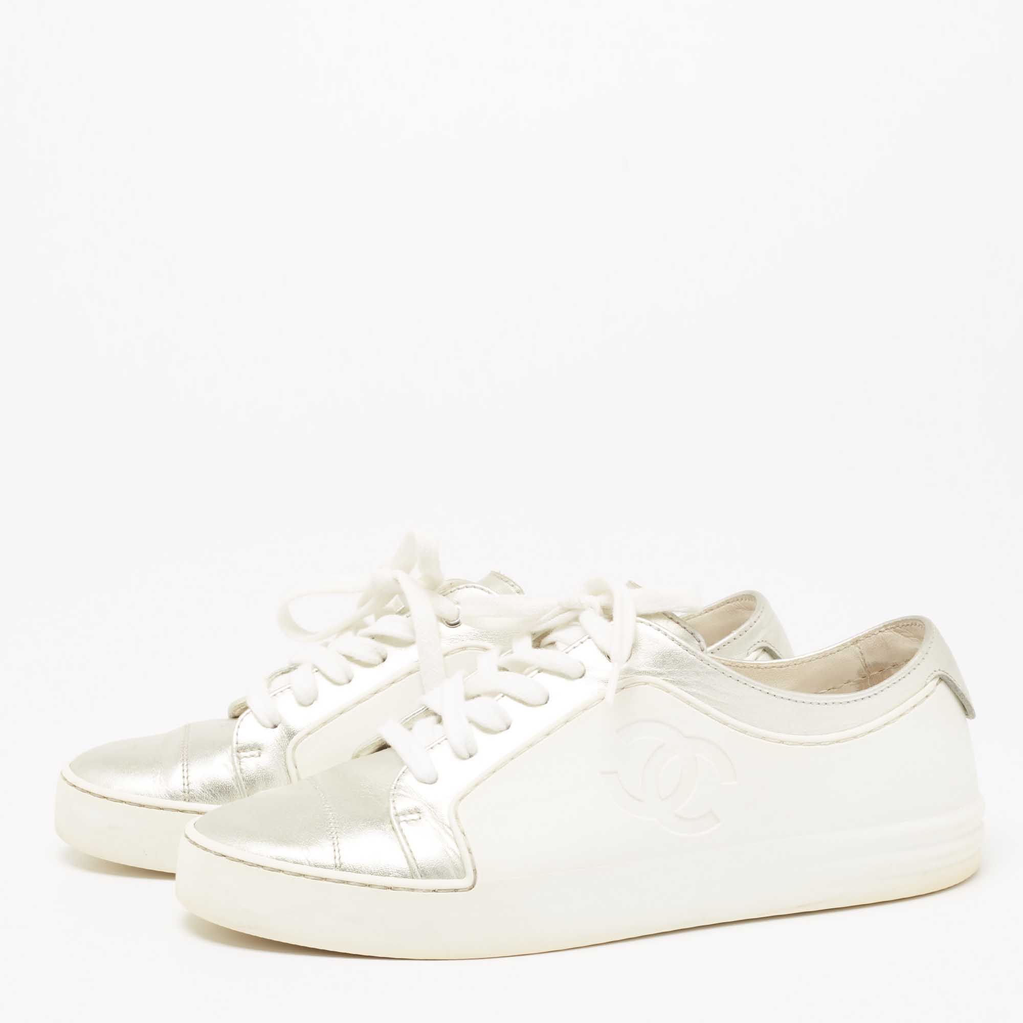 

Chanel Silver/White Rubber And Leather CC Low Top Sneakers Size