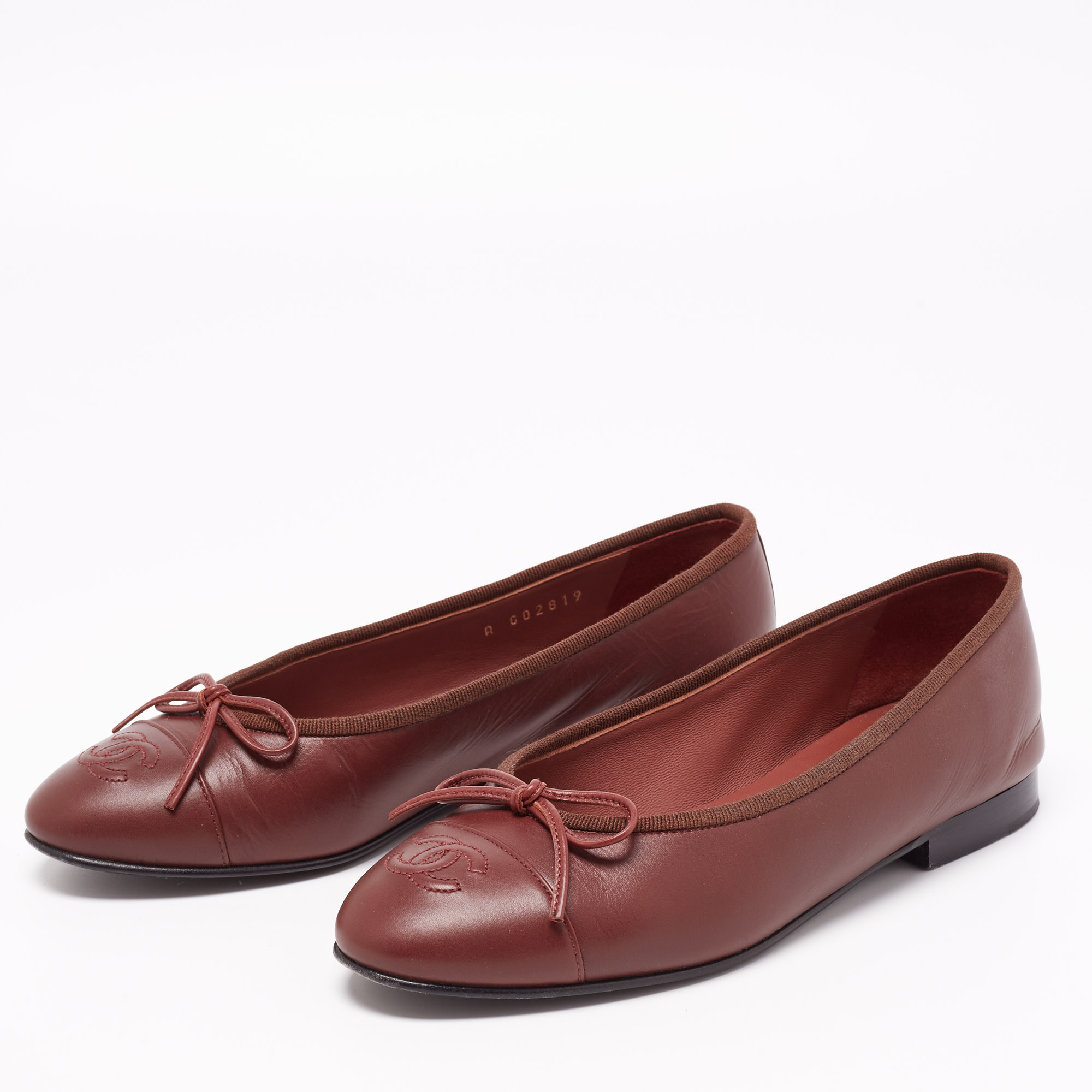 

Chanel Brown Leather CC Bow Cap Toe Ballet Flats Size
