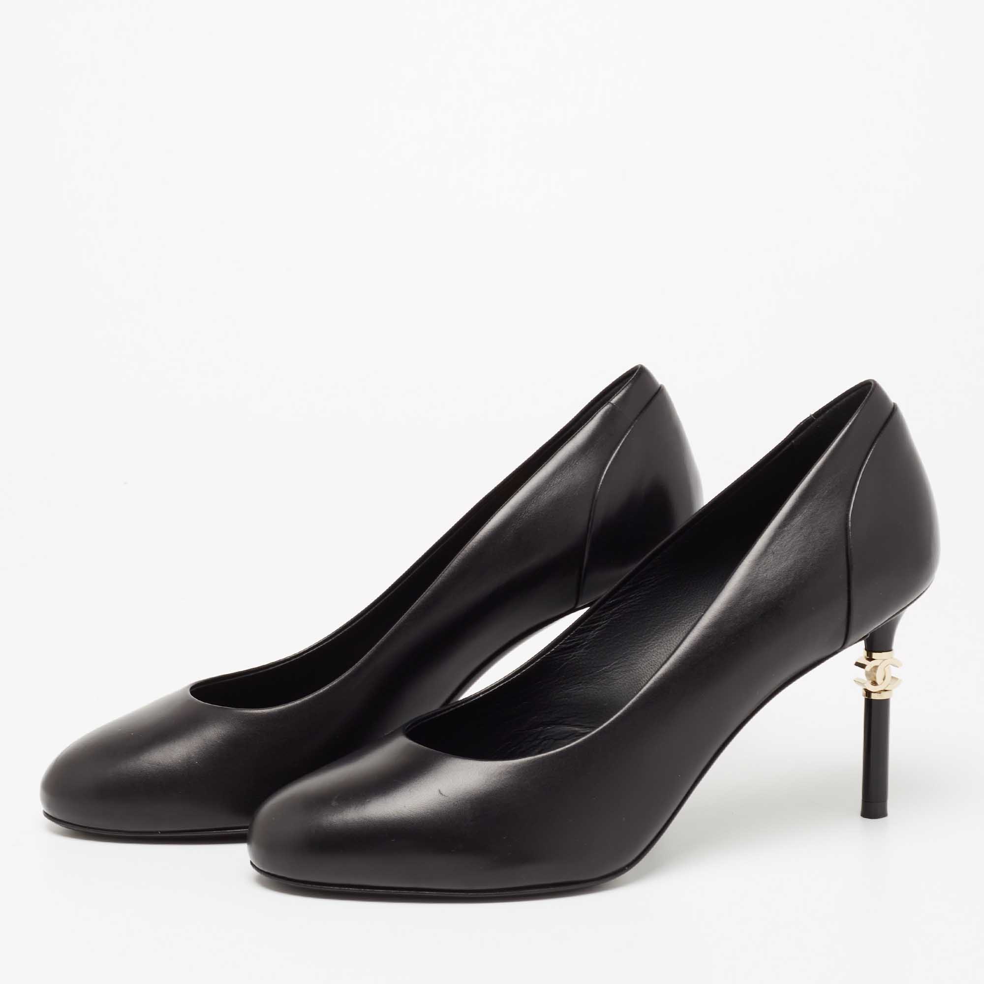 

Chanel Black Leather CC Round Toe Pumps Size