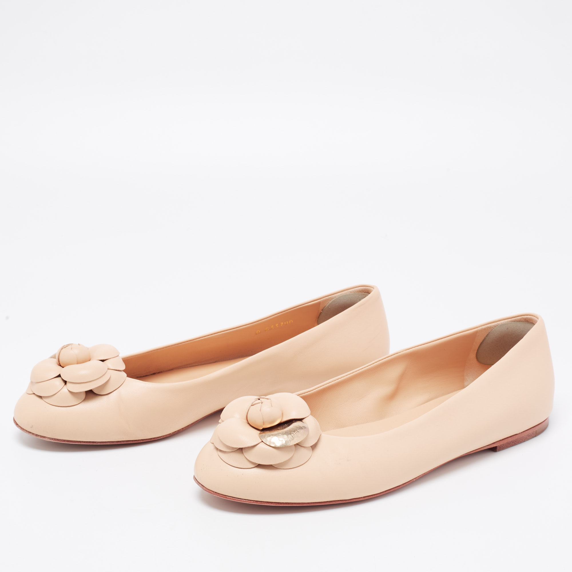 

Chanel Cream Leather CC Camellia Ballet Flats Size