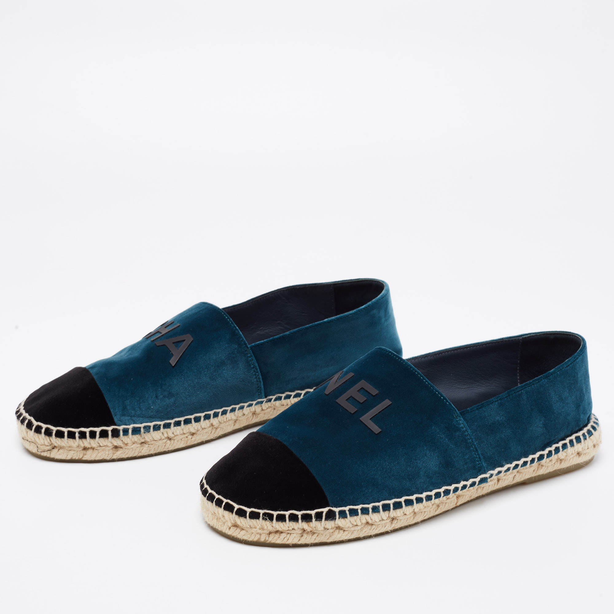 

Chanel Teal /Black Velvet Logo Cap Toe Espadrilles Flats Size, Blue