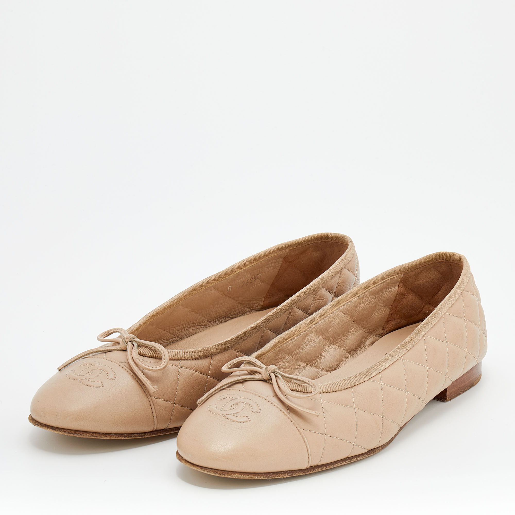 

Chanel Beige Quilted Leather Bow Ballet Flats Size