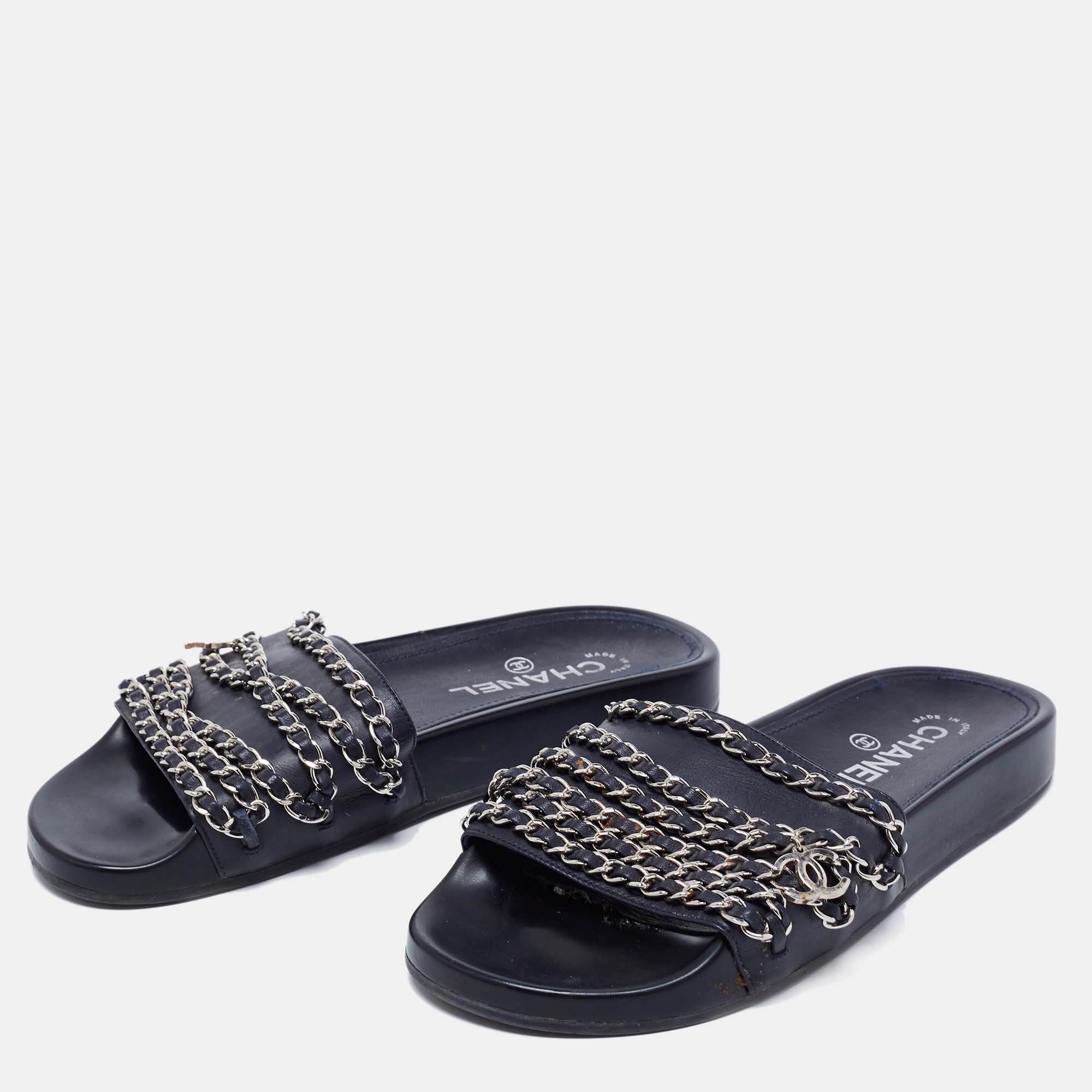 

Chanel Navy Blue Leather Chain Embellished CC Flat Slides Size