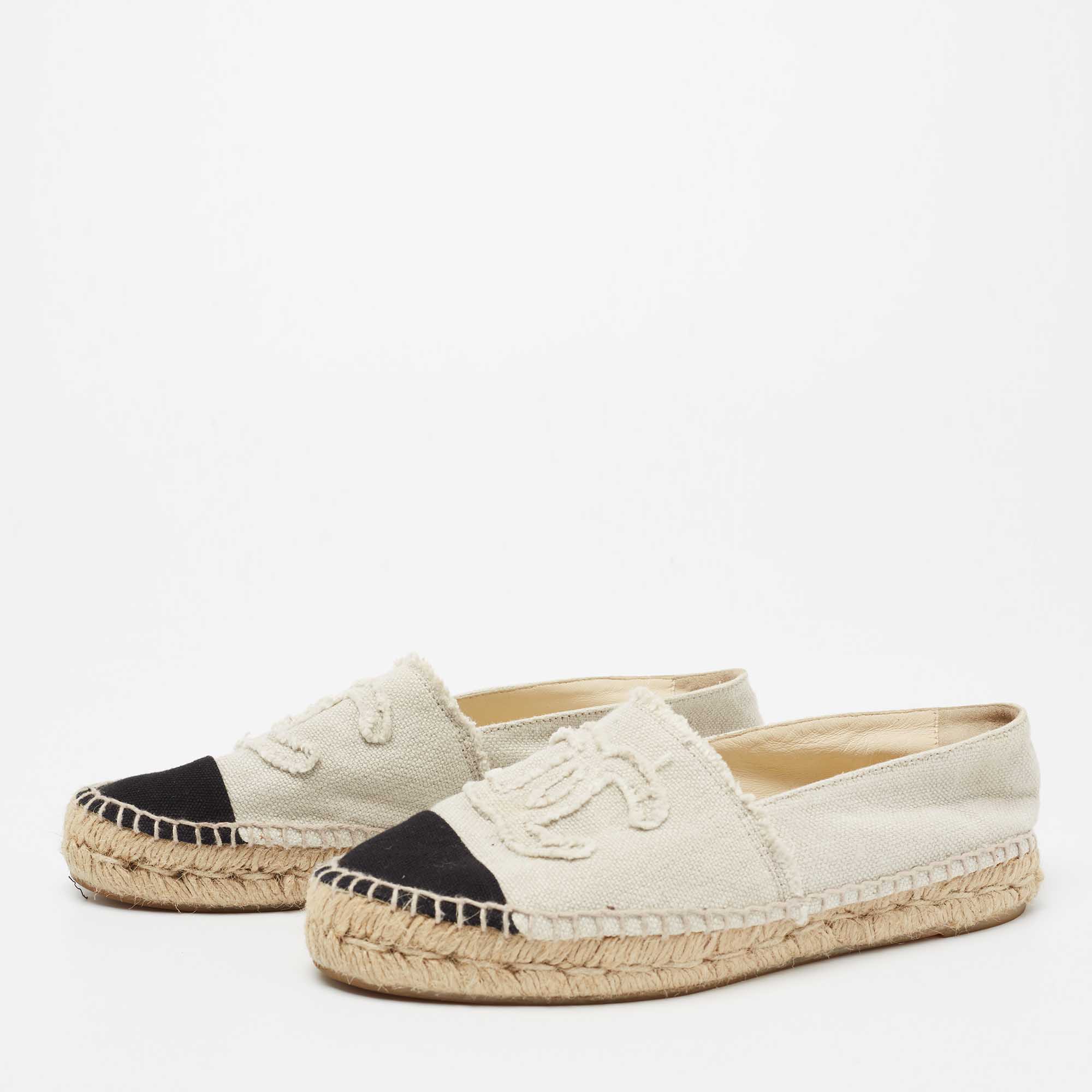 

Chanel Beige/Black Canvas CC Espadrille Flats Size