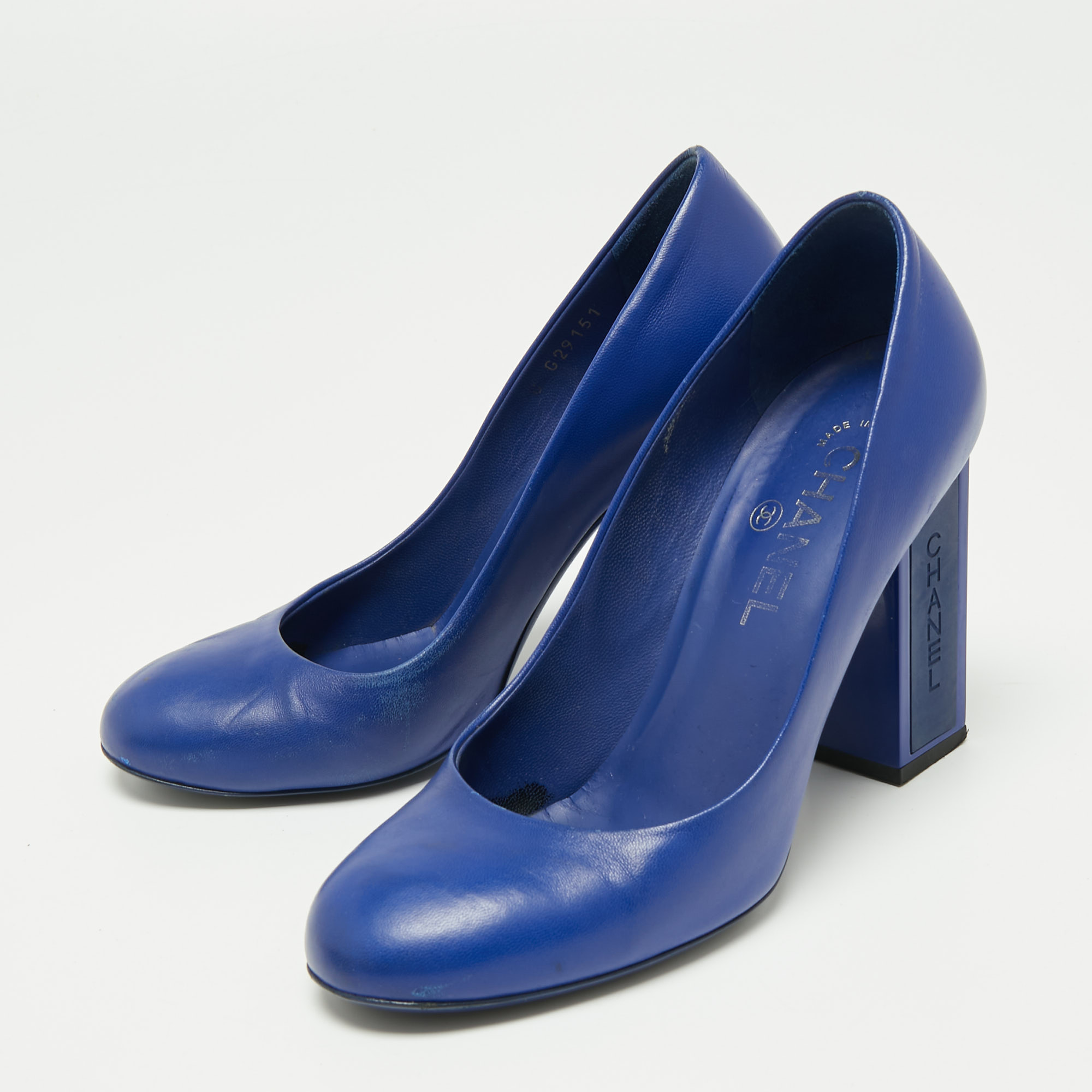 

Chanel Blue Leather Round Toe Block Heel Pumps Size