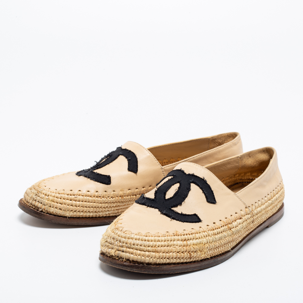 

Chanel Beige Leather and Raffia CC Espadrilles Size