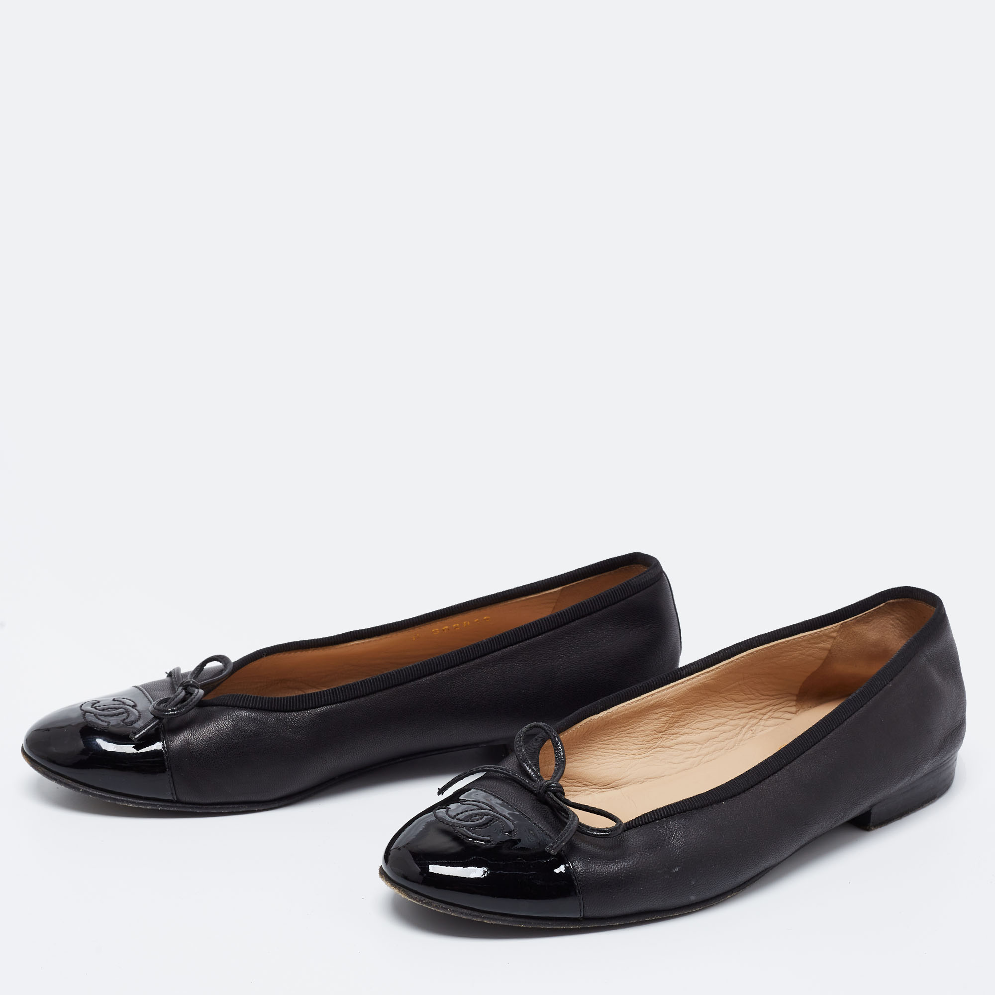 

Chanel Black Leather and Patent Leather CC Cap Toe Bow Ballet Flats Size