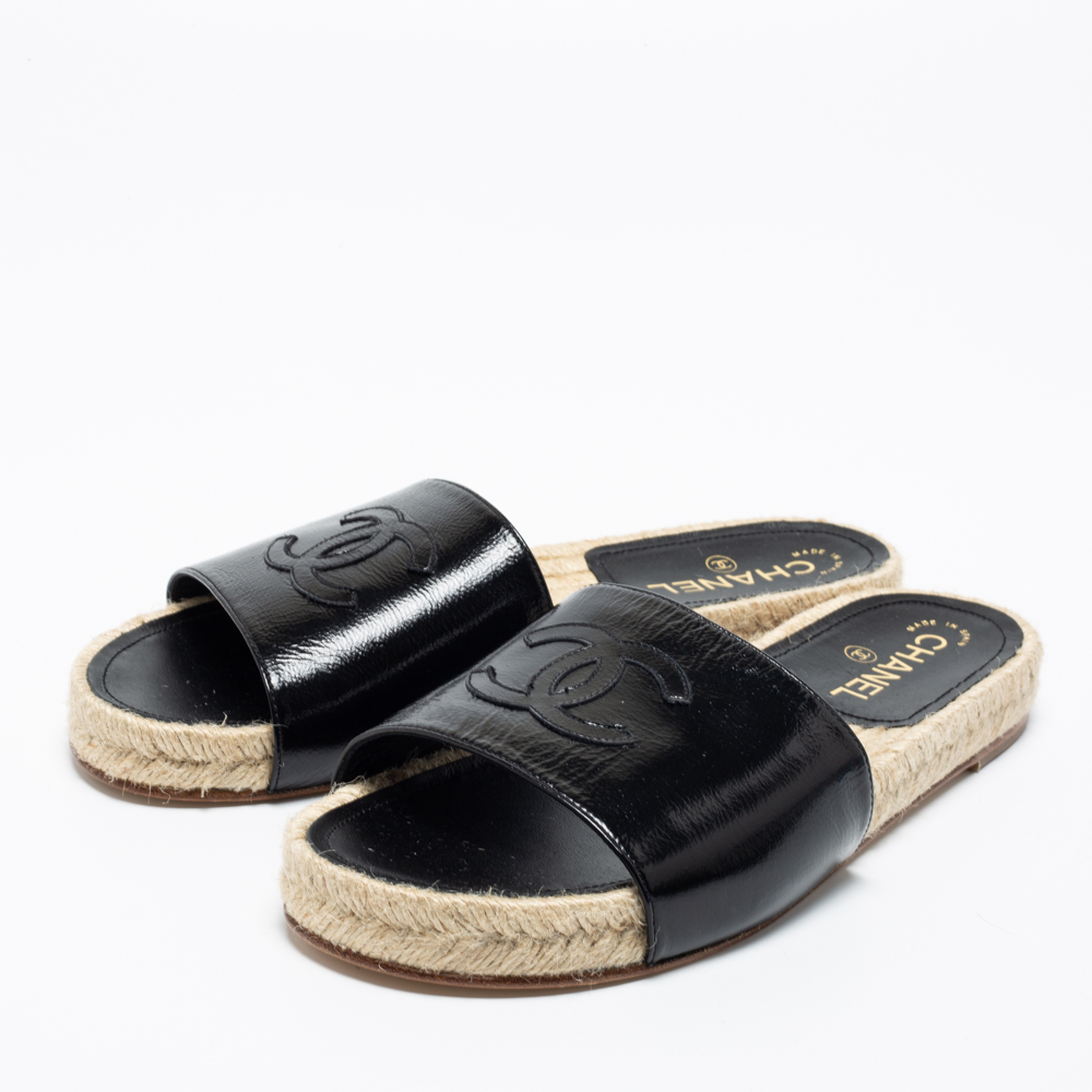 

Chanel Black Patent Leather CC Logo Flat Espadrille Slides Size