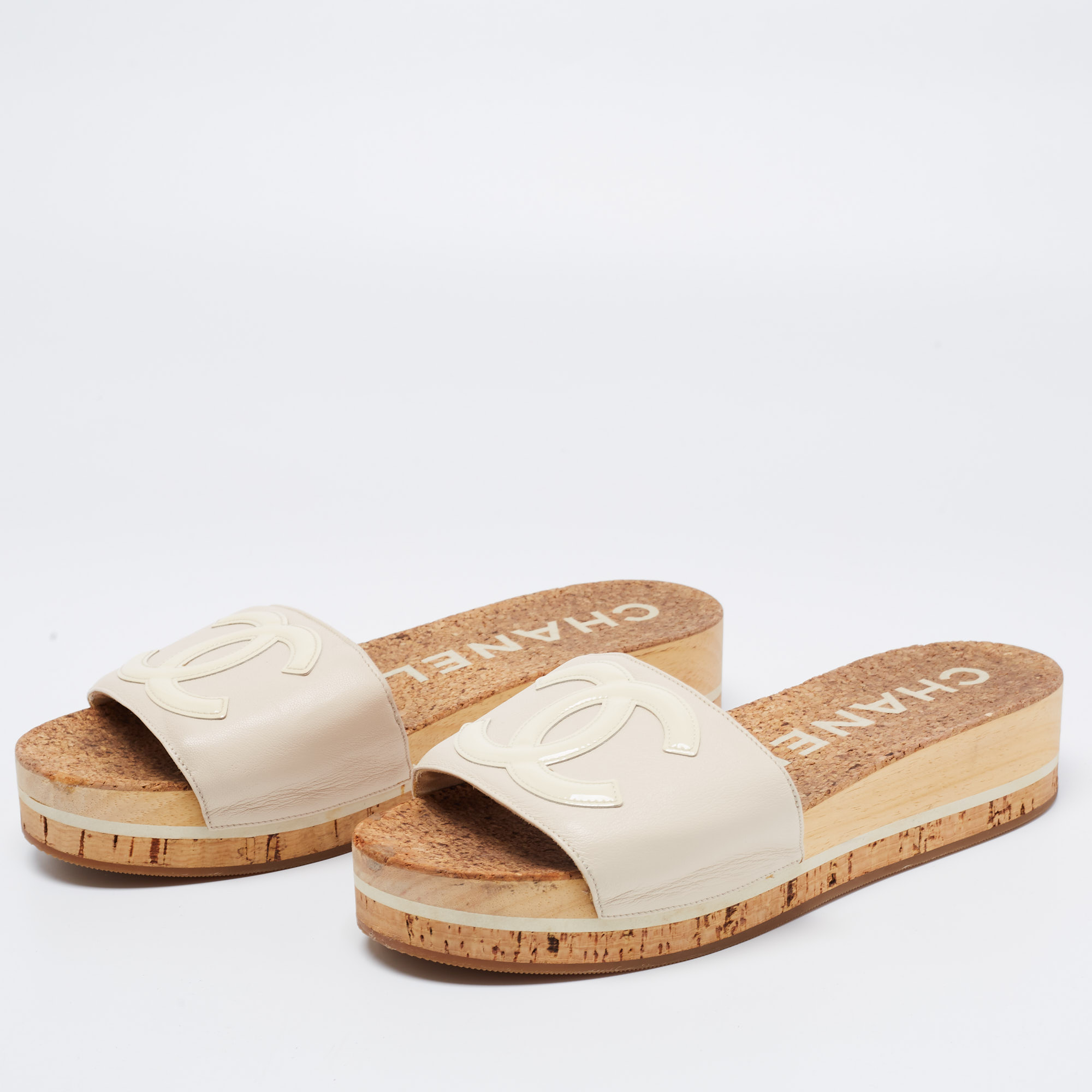 

Chanel Beige Leather CC Platform Slides Size