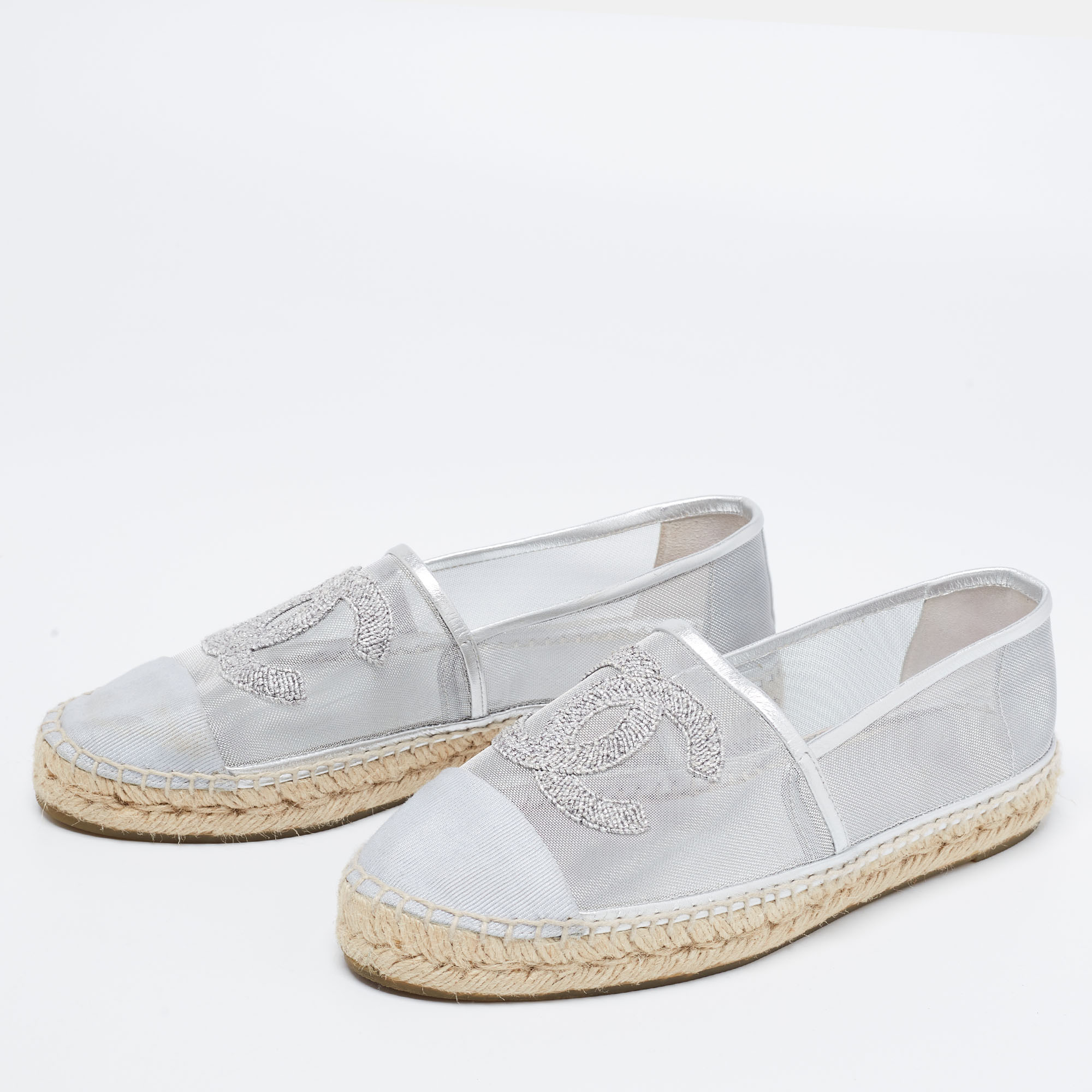 

Chanel Metallic Silver Mesh and Fabric CC Cap Toe Espadrilles Flats Size