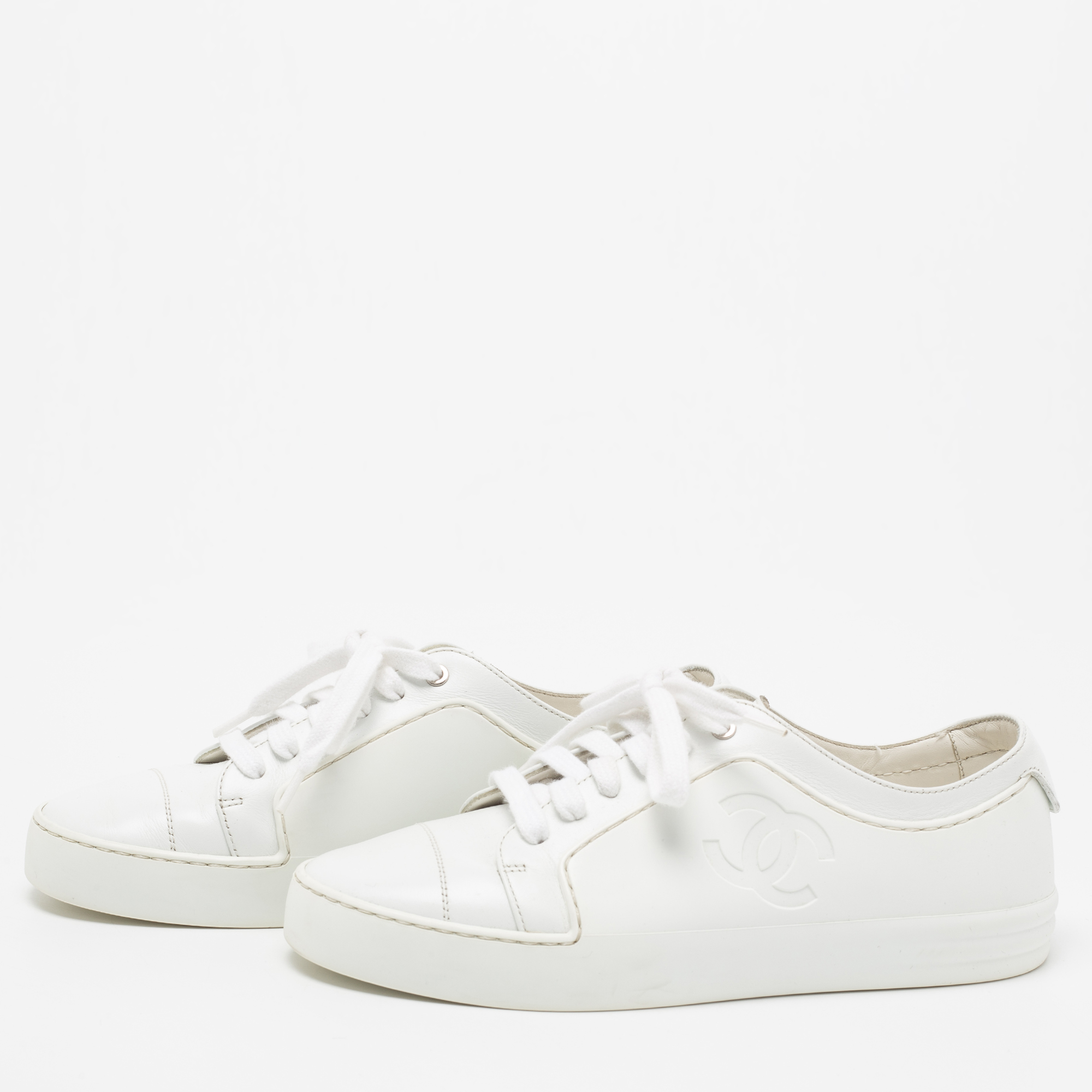 

Chanel White Leather and Rubber CC Low-Top Sneakers Size
