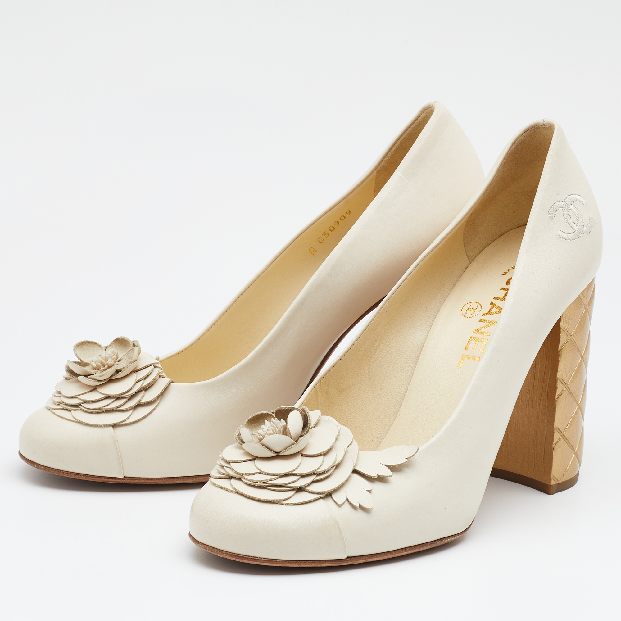 

Chanel Cream/Gold Leather Camellia Cap Toe Block Heel Pumps Size