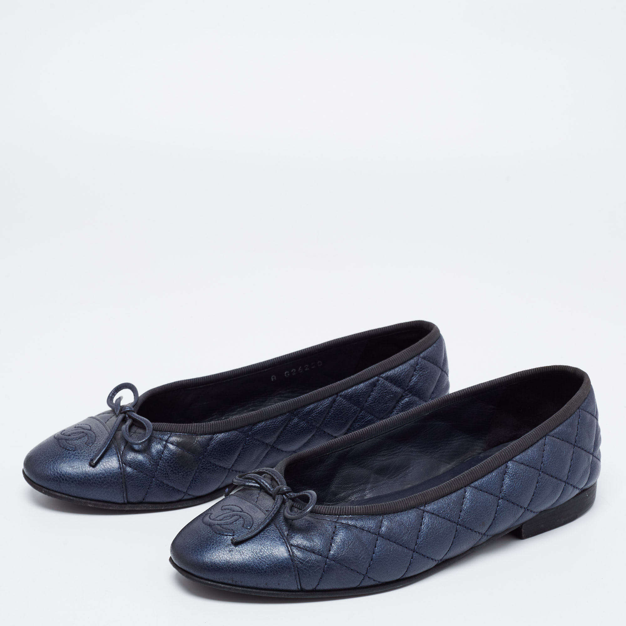 

Chanel Navy Blue Quilted Leather CC Bow Cap Toe Ballet Flats Size