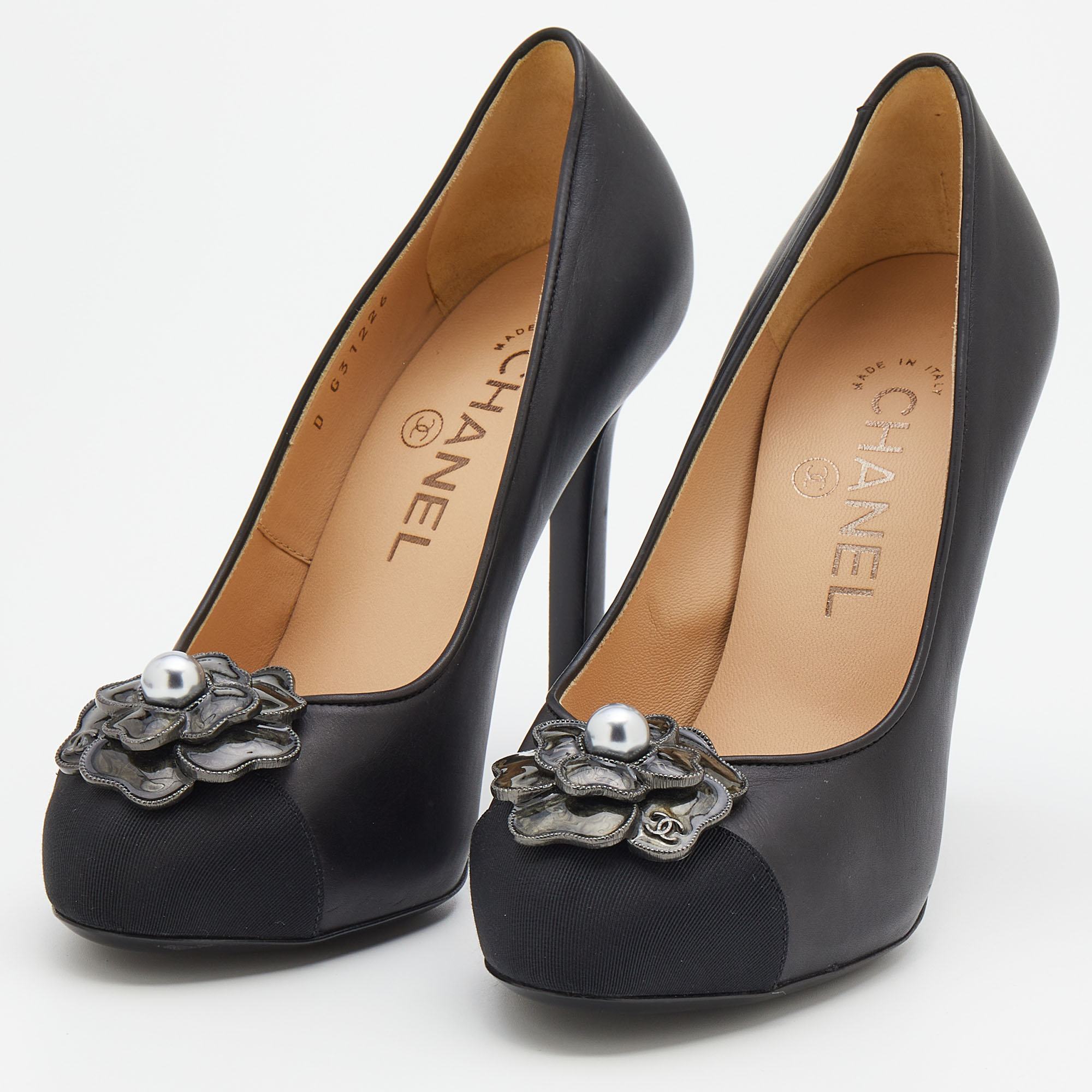 

Chanel Black Leather And Fabric Cap Toe Camellia Pearl Embellished Pumps Size