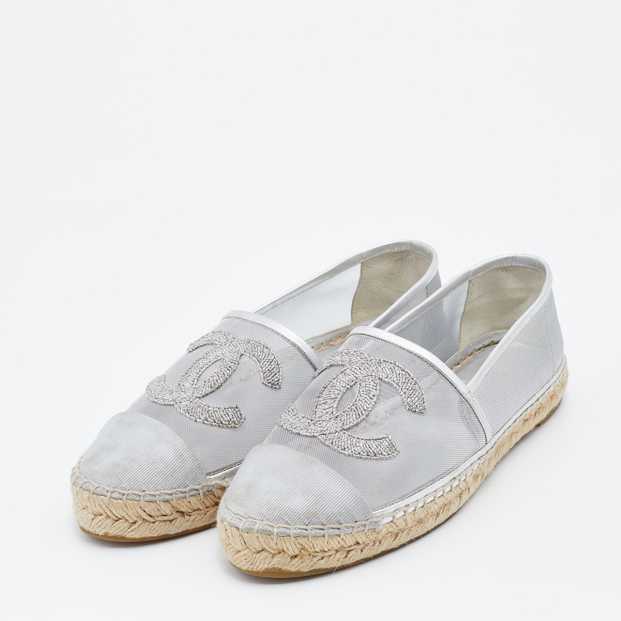 

Chanel Metallic Silver Mesh And Fabric CC Cap Toe Espadrilles Flats Size