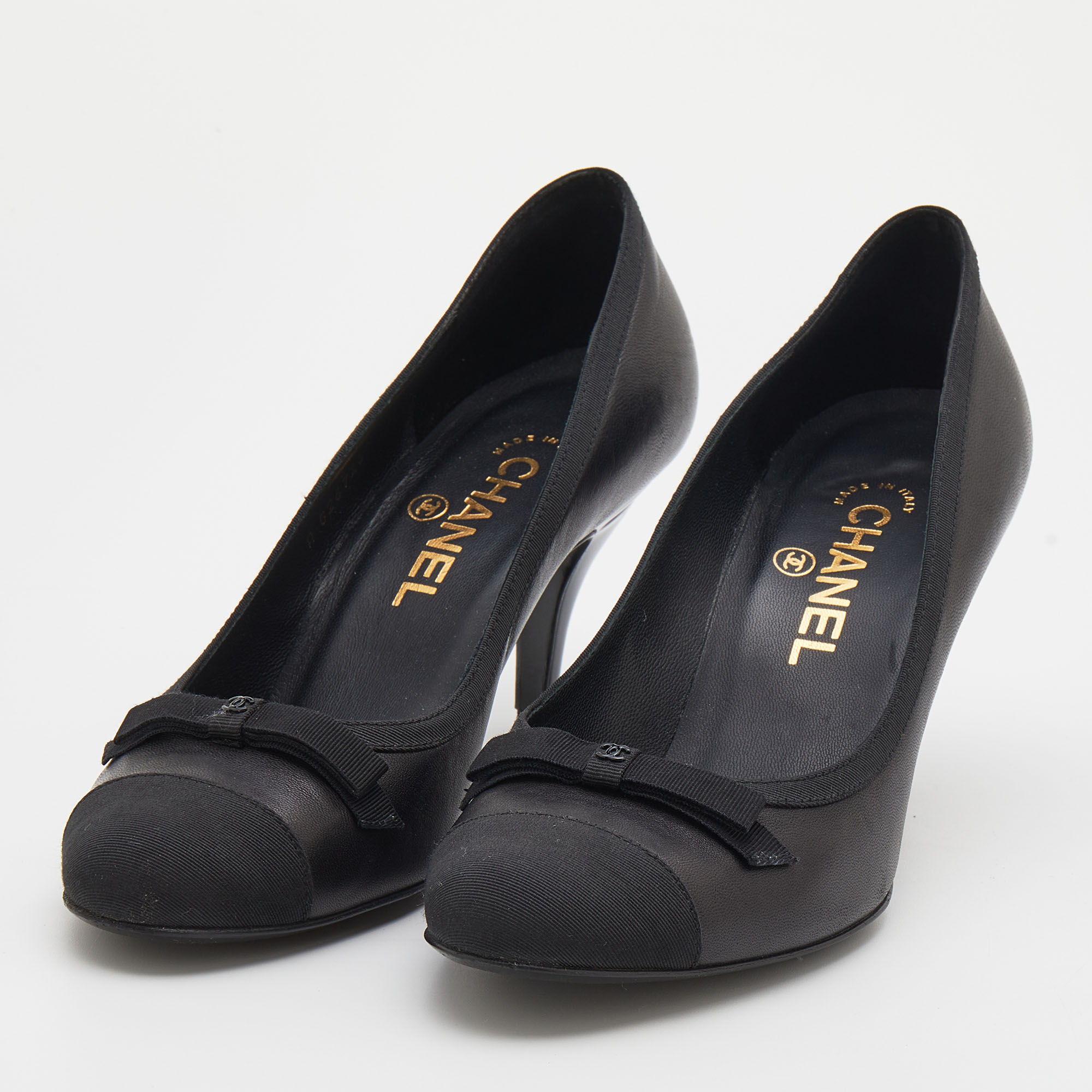 

Chanel Black Leather And Fabric Bow CC Cap Toe Pumps Size