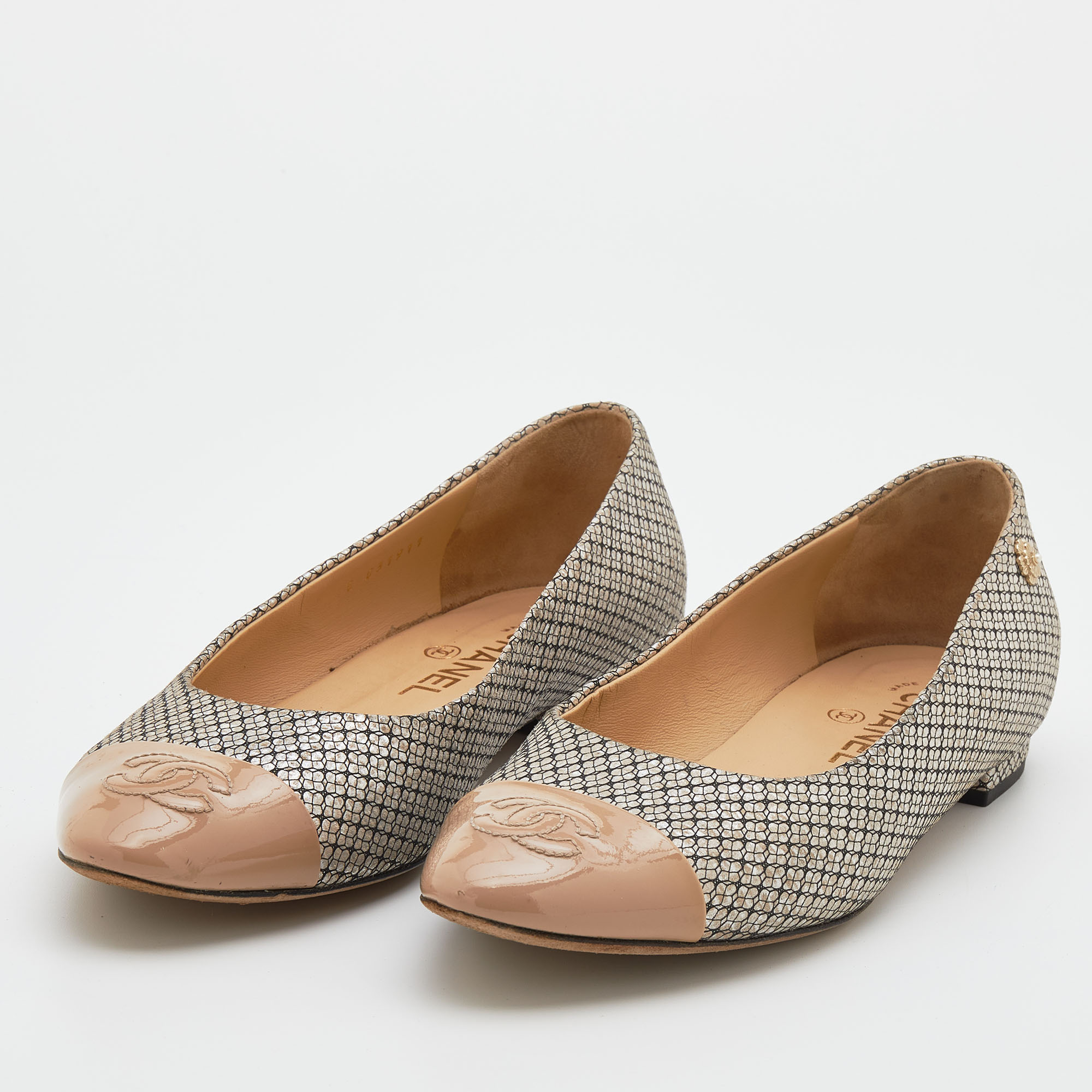 

Chanel Beige Metallic Fabric And Patent Leather CC Cap Toe Ballet Flats Size