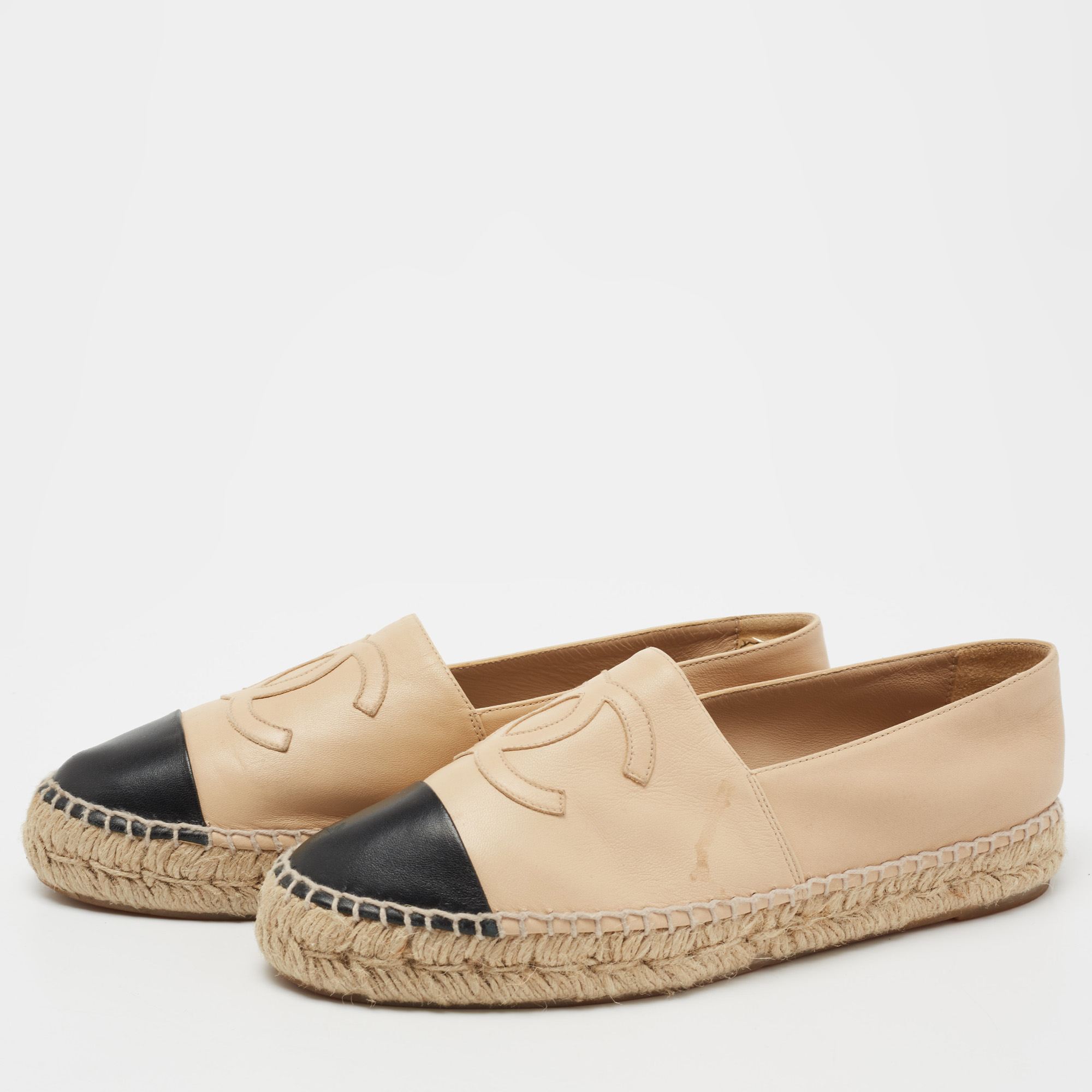 

Chanel Beige/Black Leather CC Cap Toe Espadrille Flats Size