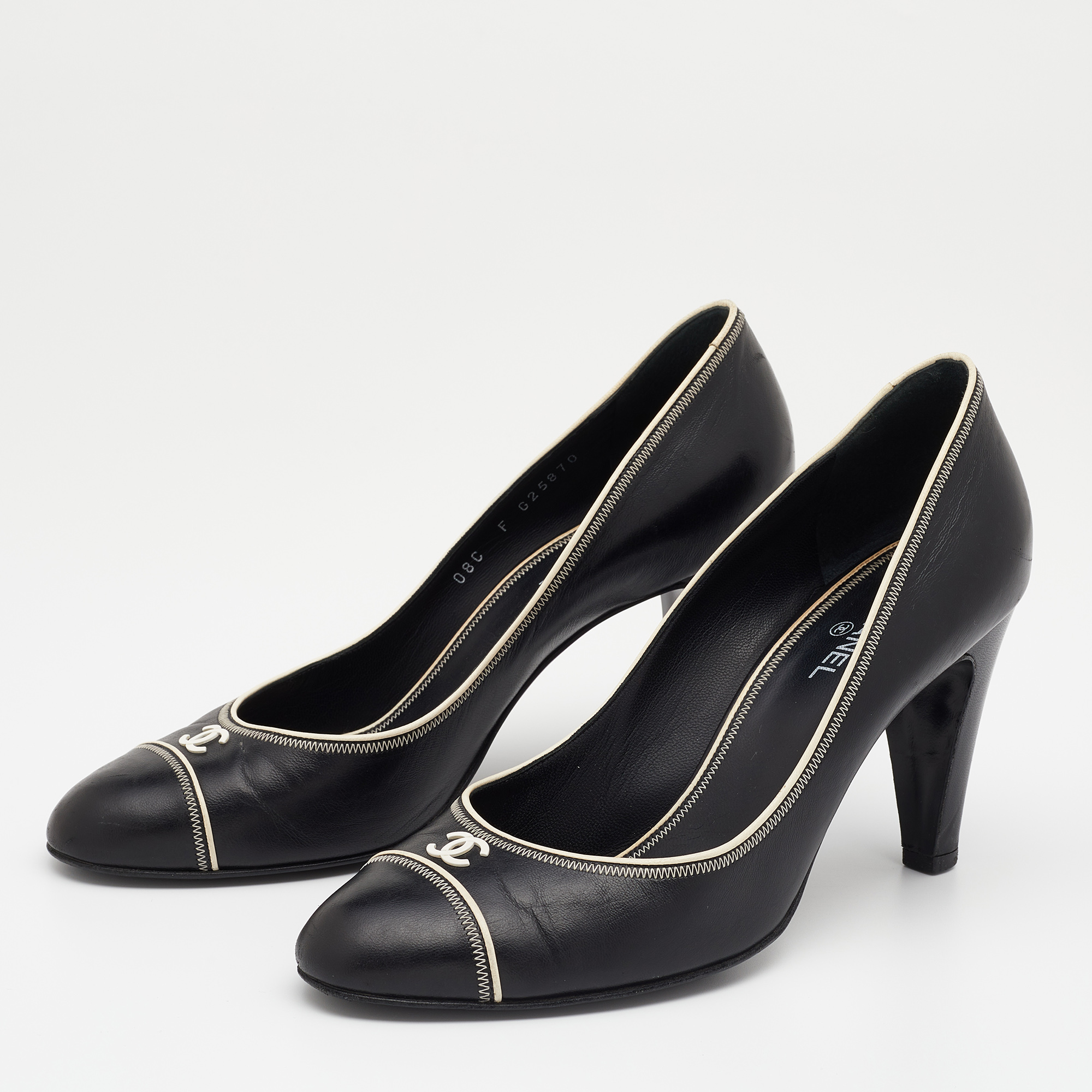 

Chanel Black/White Leather CC Pumps Size