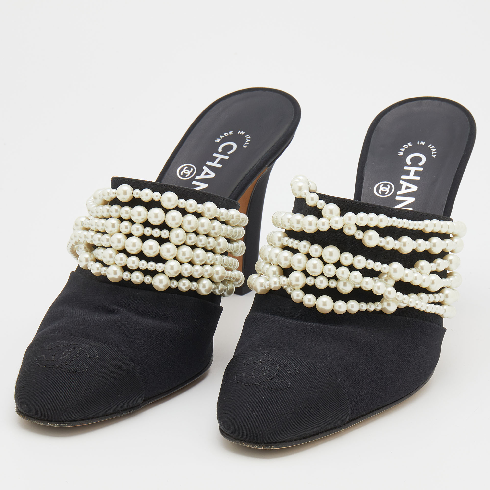 

Chanel Black Fabric Pearl Embellished CC Mules Size