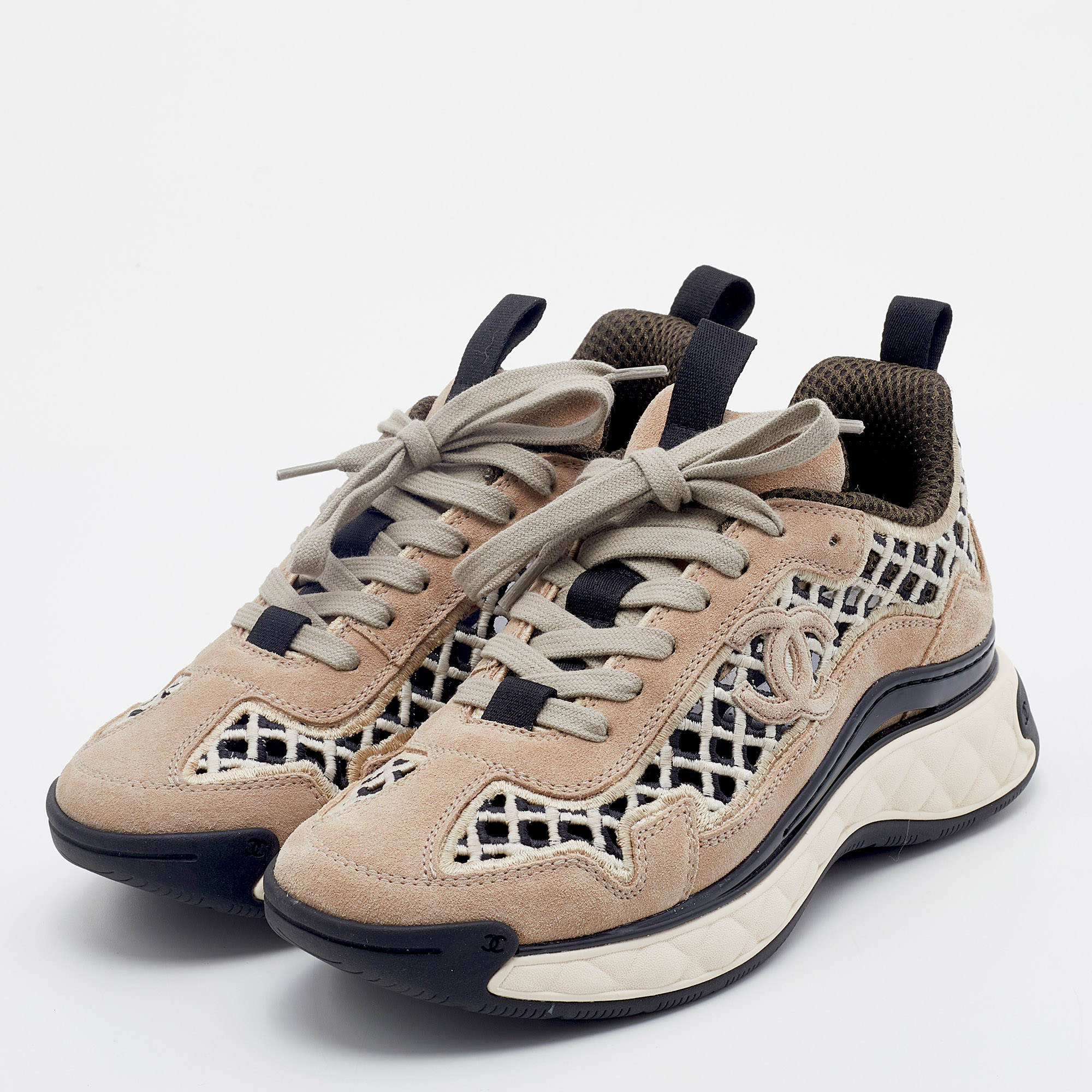 

Chanel Beige Suede Embroidered CC Low Top Sneakers Size