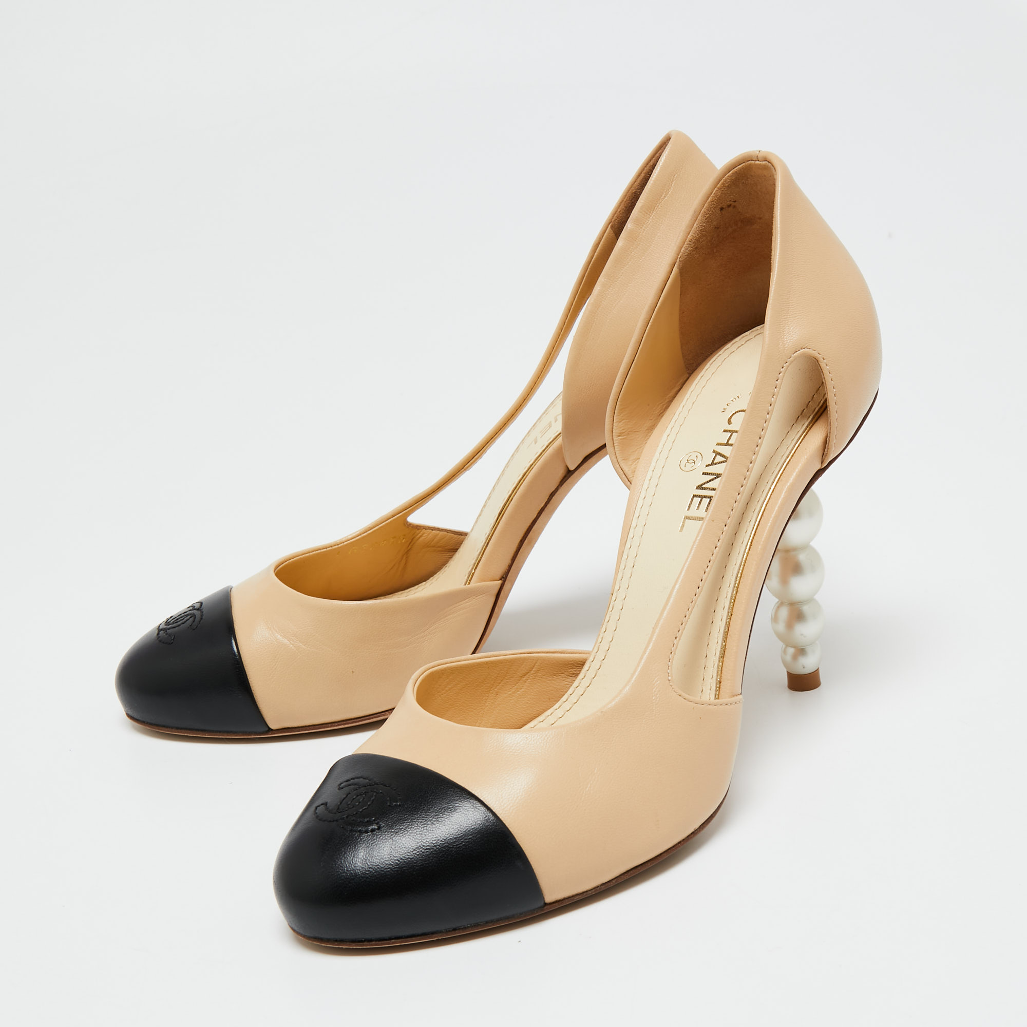 

Chanel Beige/Black Leather CC Cap-Toe Pearl Heel D'Orsay Pumps Size