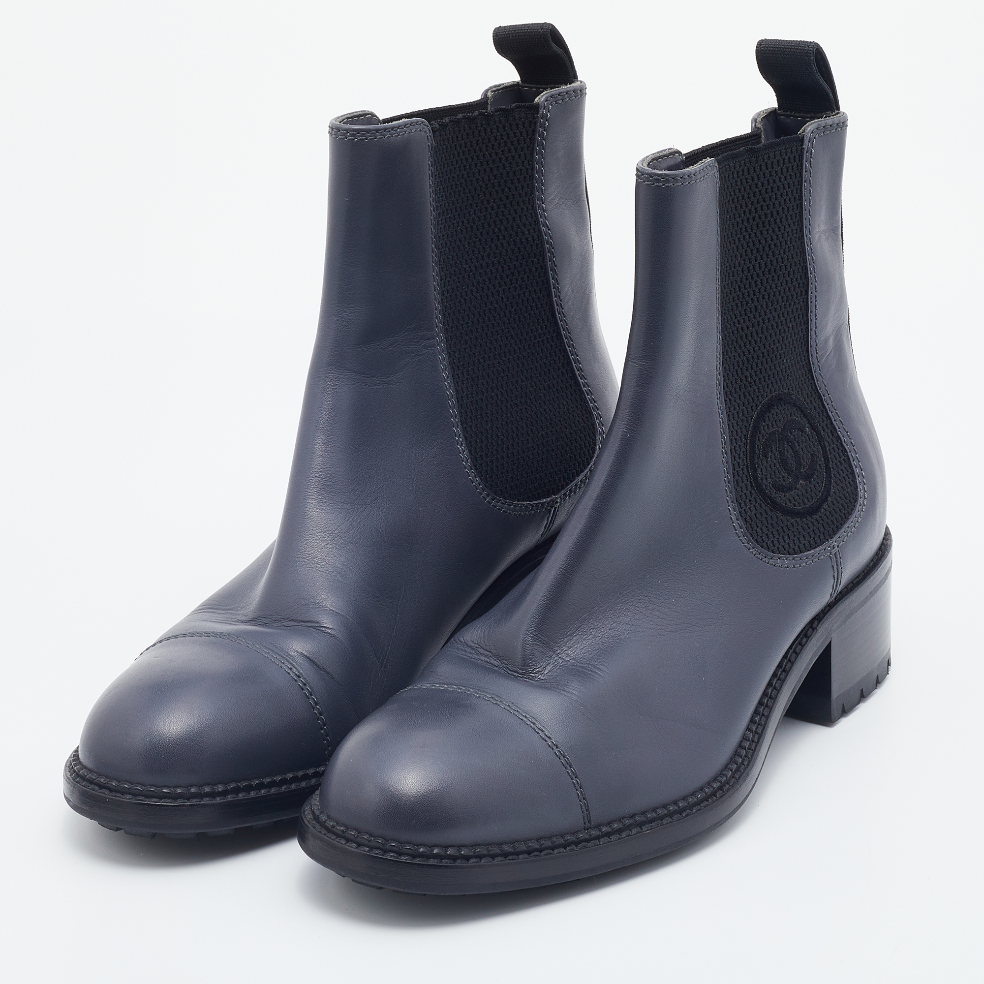 

Chanel Grey Leather Chelsea Ankle Boots Size