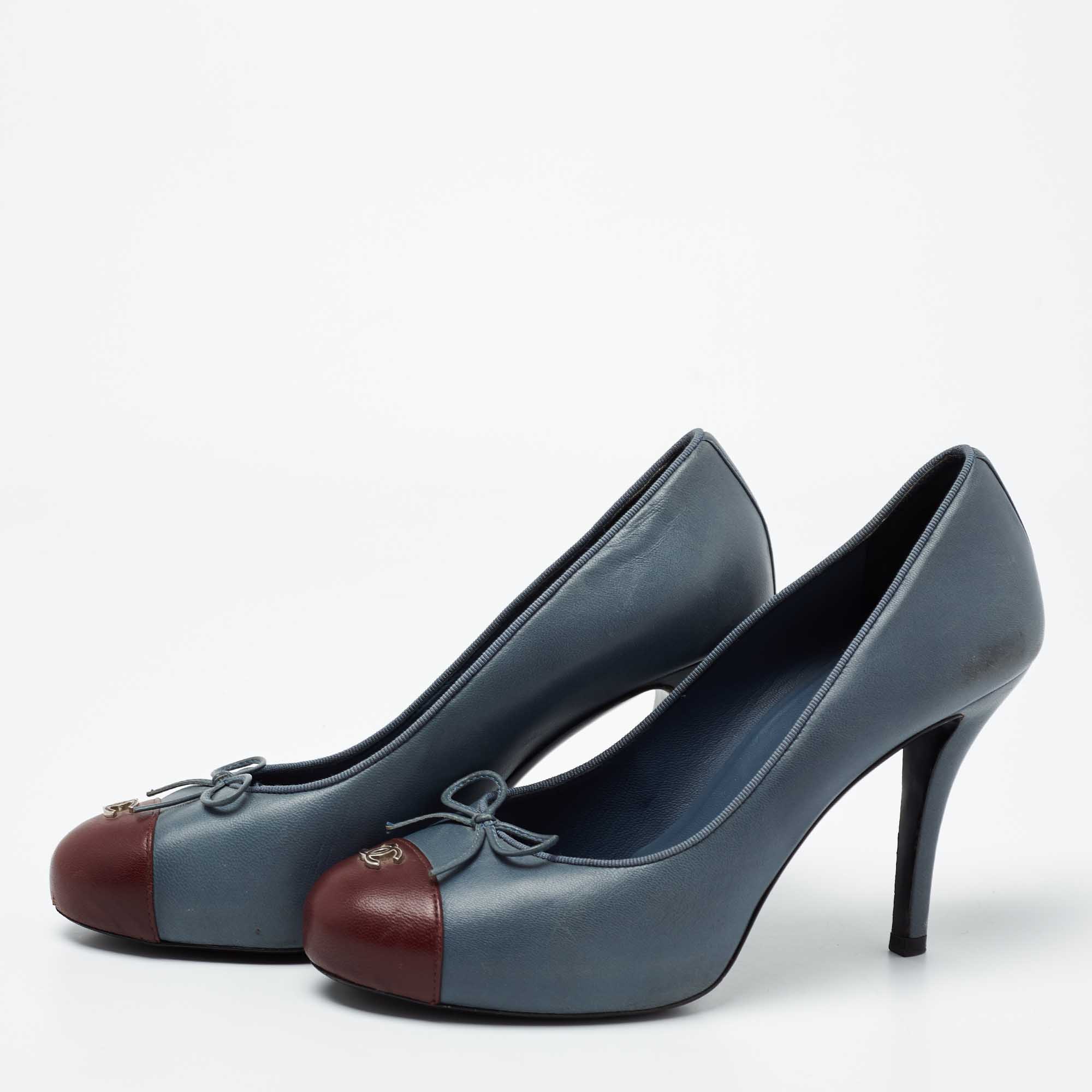 

Chanel Slate Gray/Burgundy Leather CC Cap-Toe Bow Pumps Size