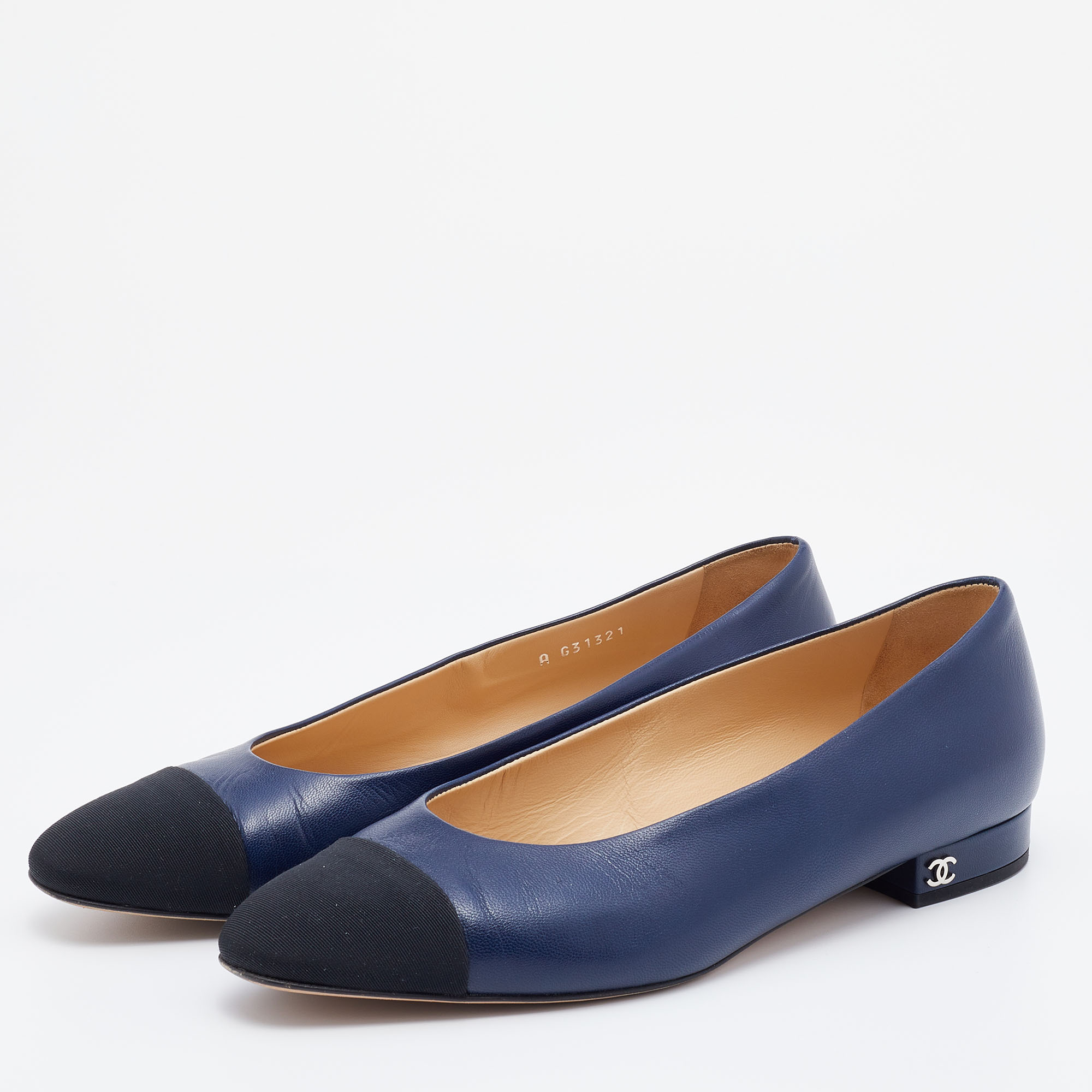 

Chanel Blue/Black Leather and Fabric CC Cap Toe Ballet Flats Size