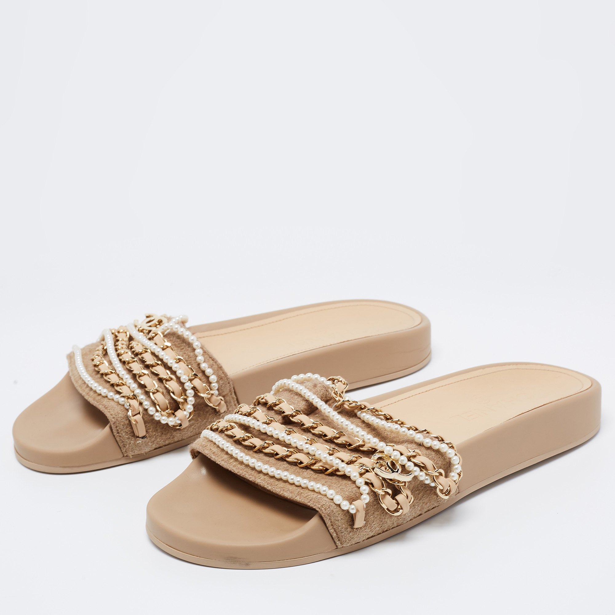 

Chanel Beige Leather and Fabric Chain Link Faux Pearl Slides Size
