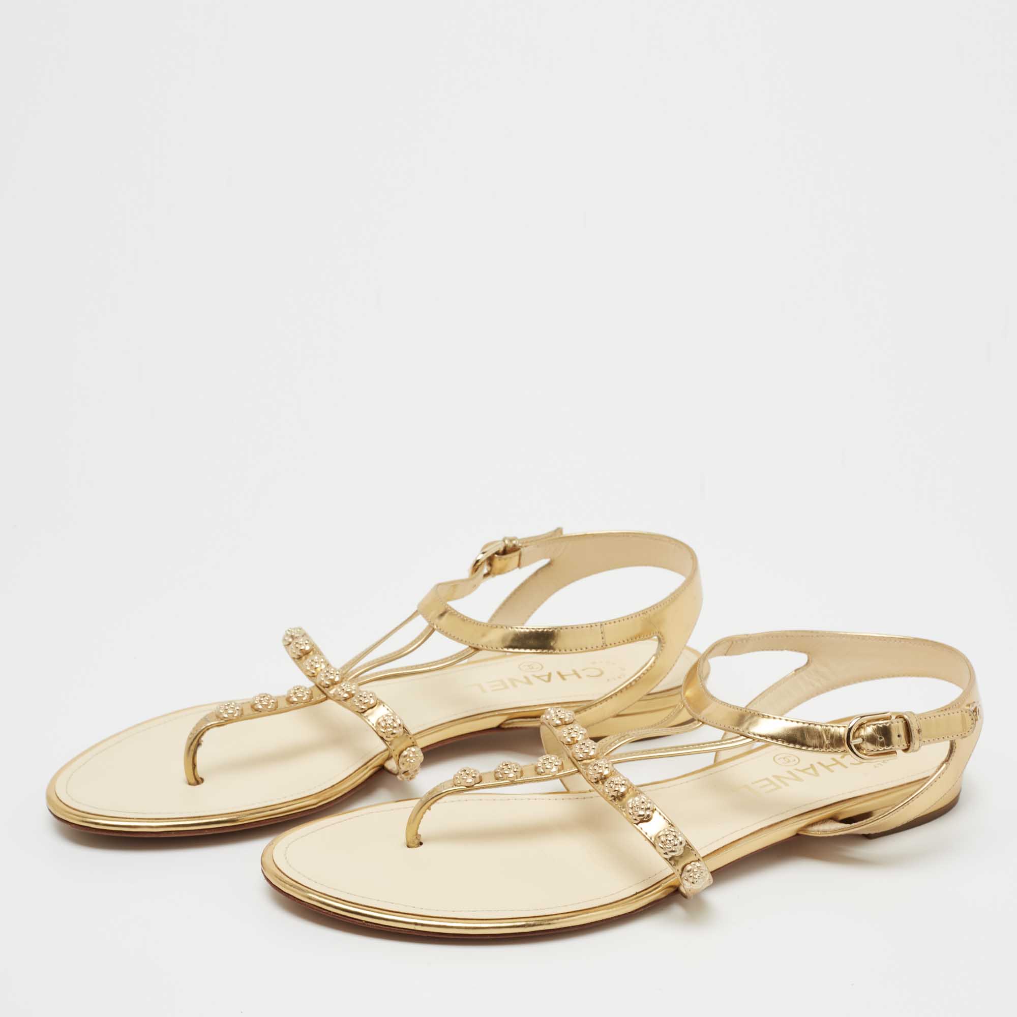 

Chanel Metallic Gold Leather CC Camellia Thong Flats Size