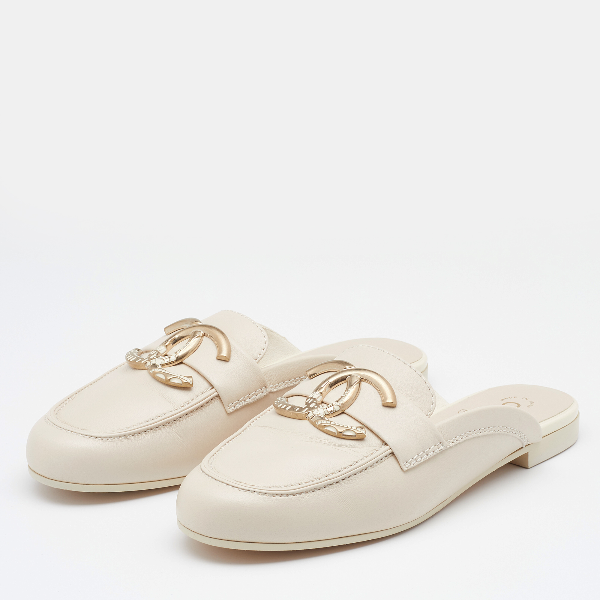 

Chanel Light Beige Leather CC Flat Mules Size