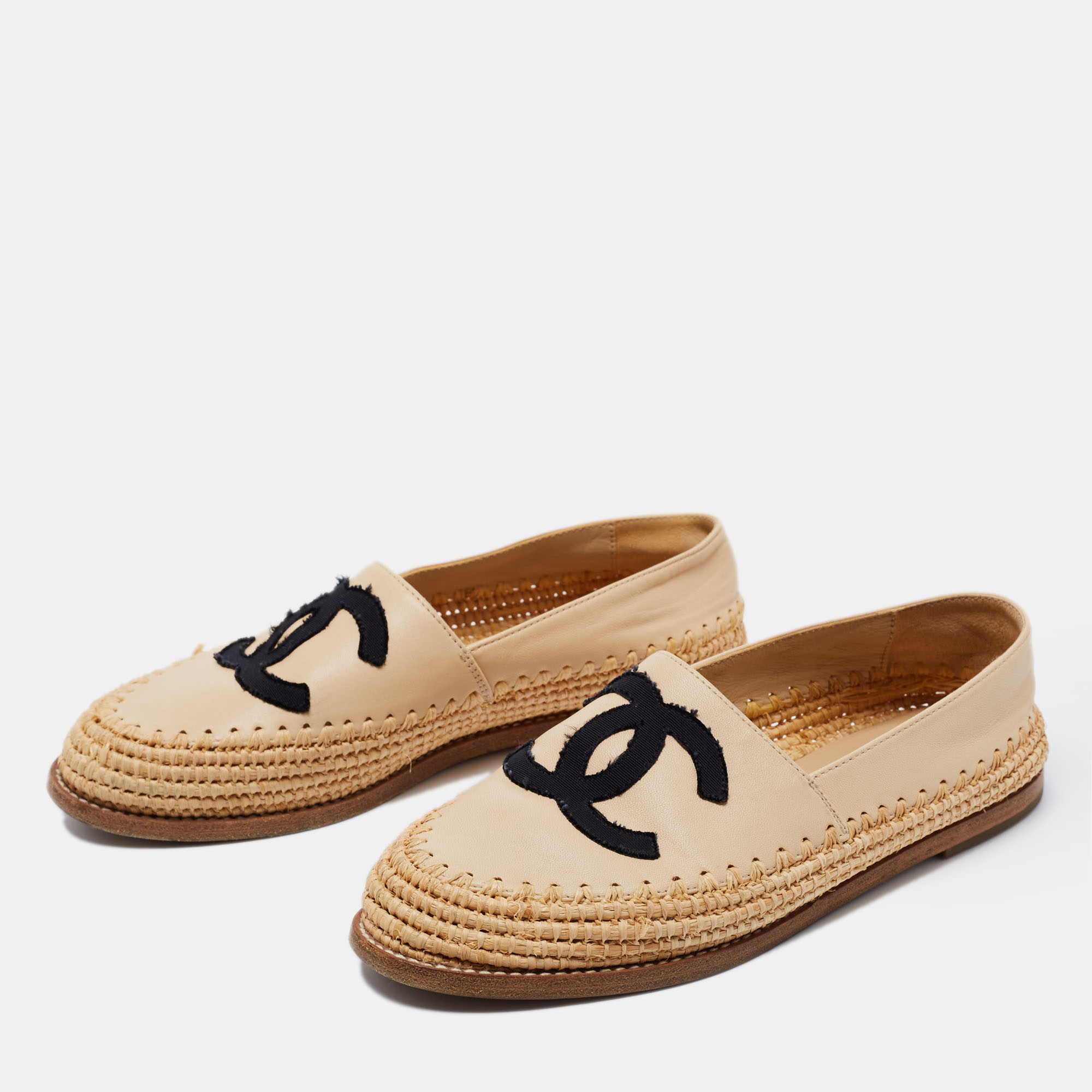 

Chanel Beige/Black Leather and Woven Raffia CC Espadrille Flats Size