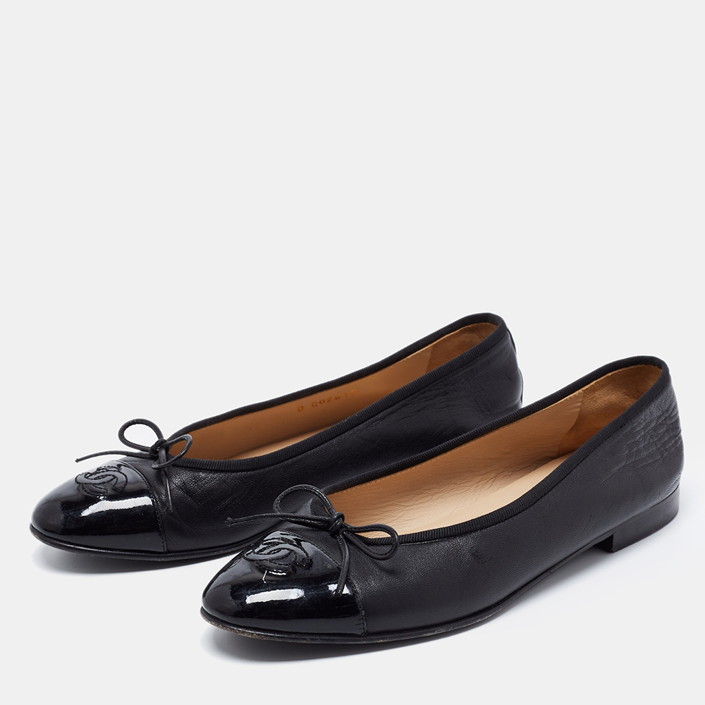 

Chanel Black Leather and Patent CC Ballet Flats Size