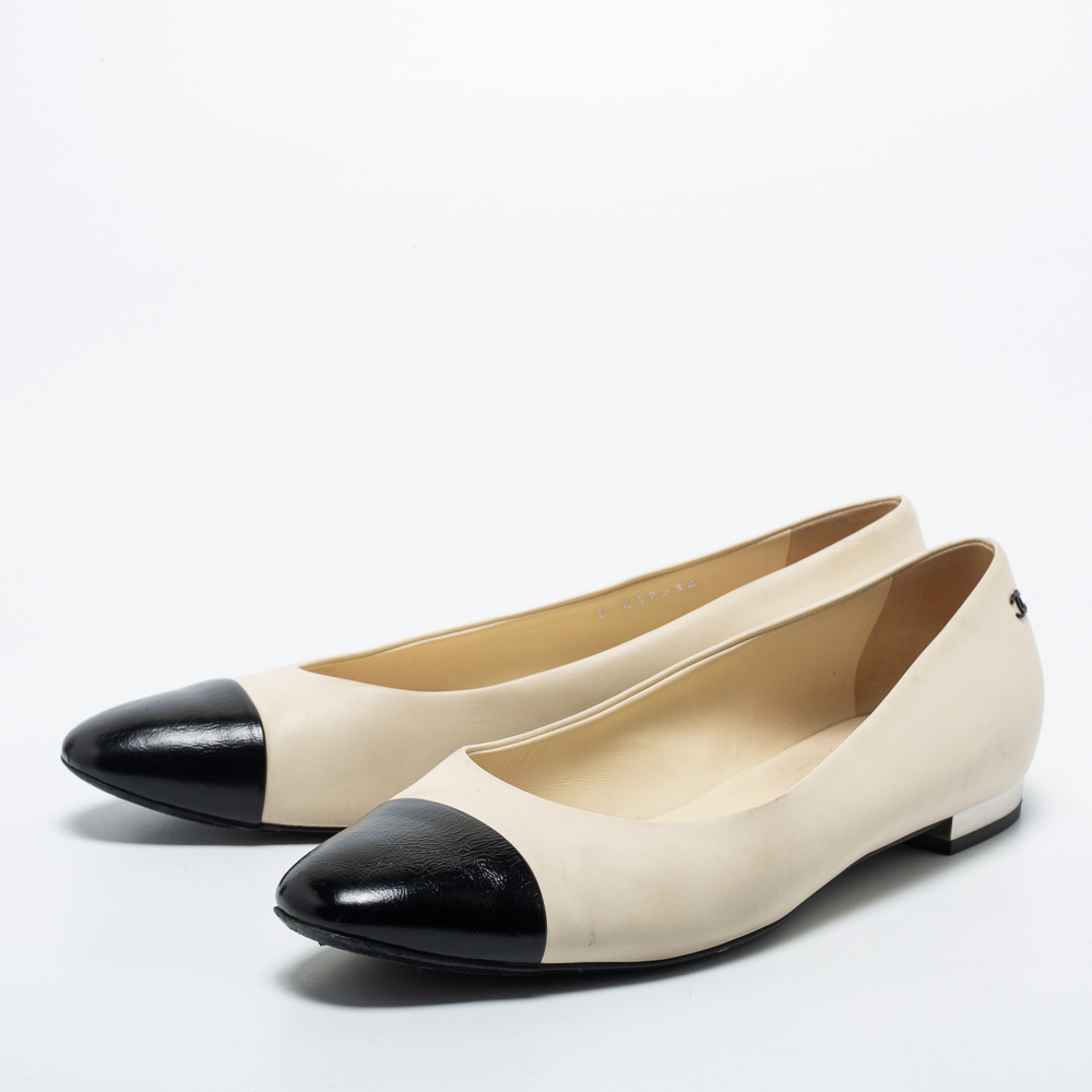 

Chanel White/Black Leather CC Ballet Flats Size