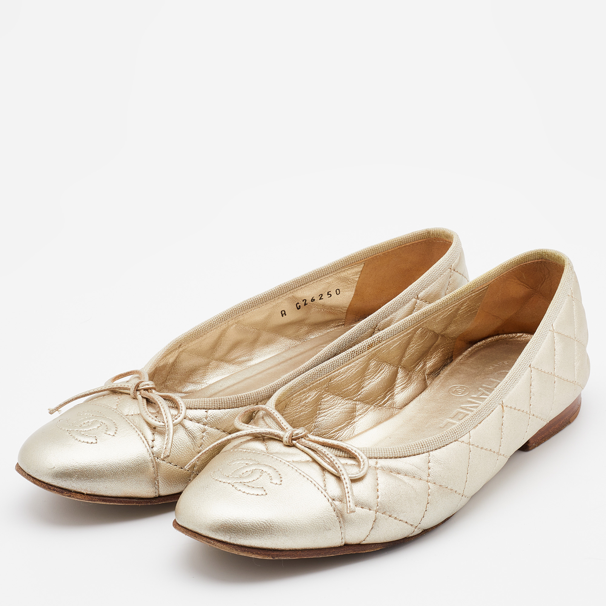 

Chanel Metallic Gold Quilted Leather CC Bow Ballet Flats Size