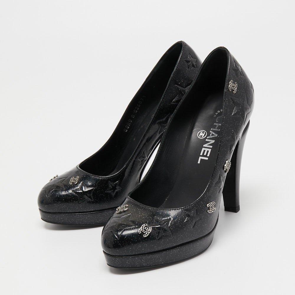 

Chanel Black Glitter Star Embossed Patent Leather CC Embellished Pumps Size