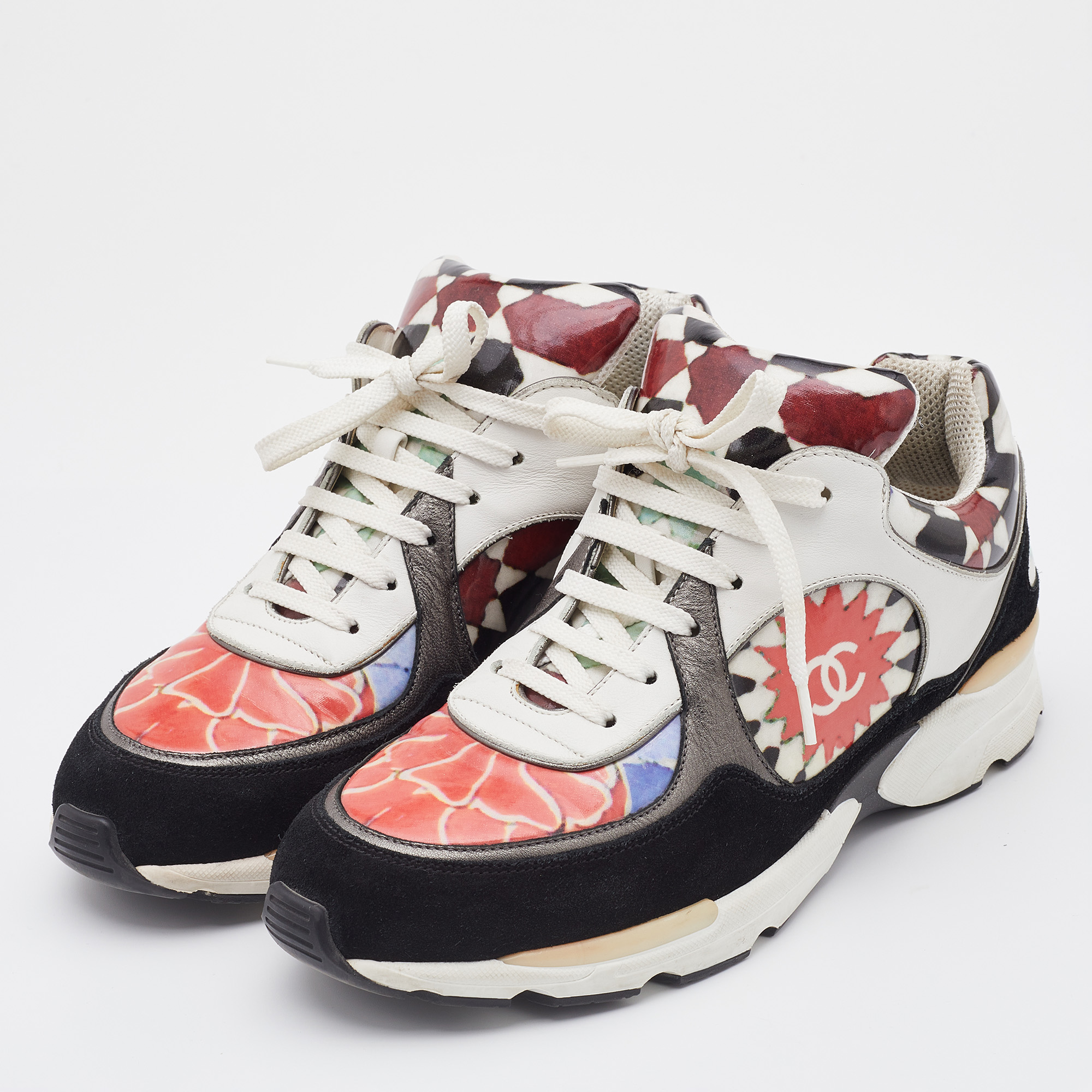 

Chanel Multicolor Patent Leather and Suede CC Sneakers Size