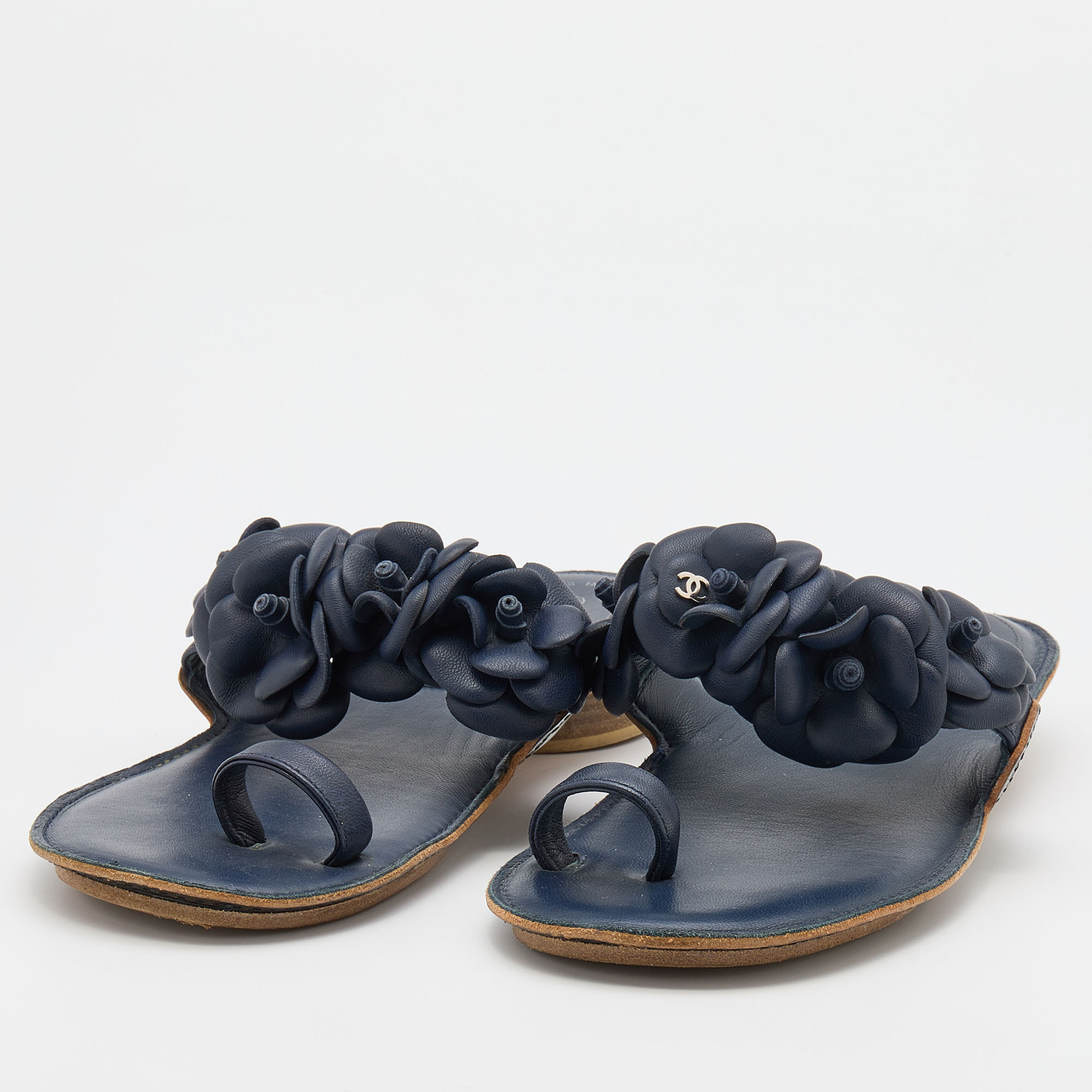 

Chanel Blue Leather Camellia Thong Flat Sandals Size