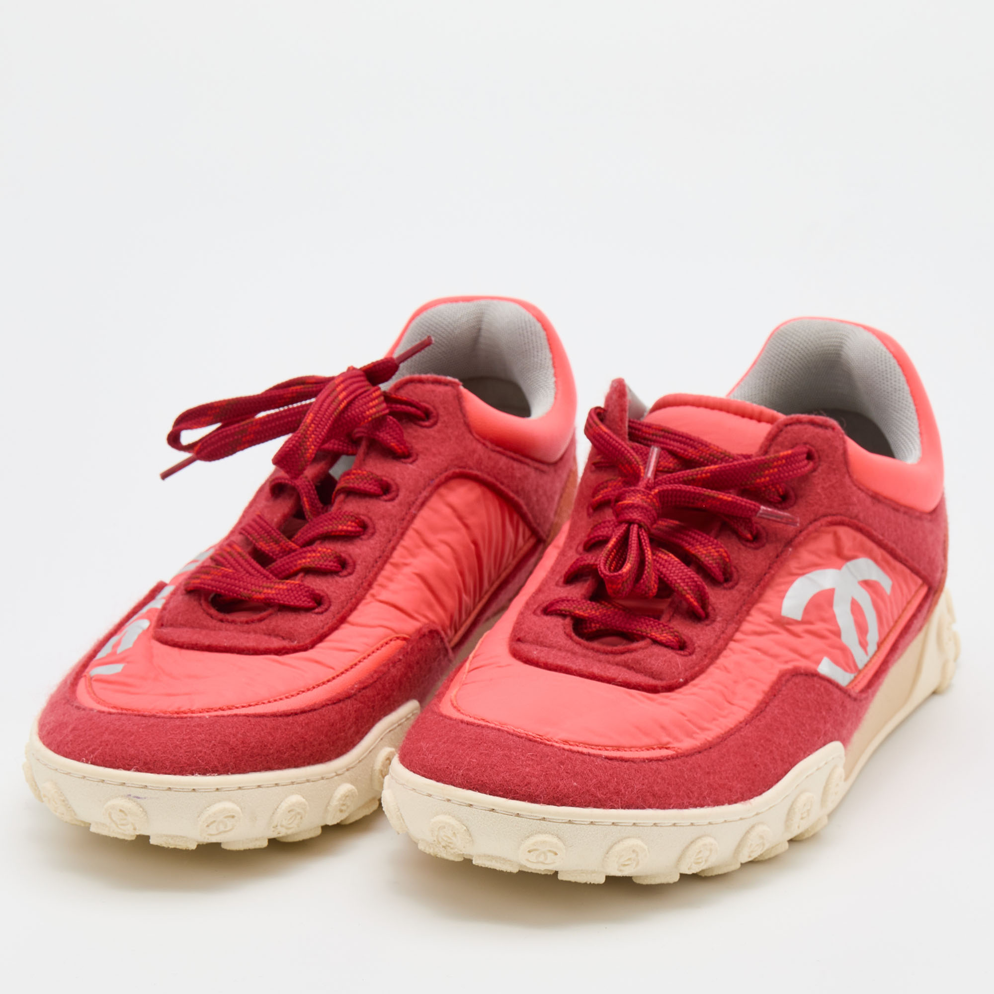 

Chanel Multicolor Nylon, Suede and Leather CC Low Top Sneakers Size